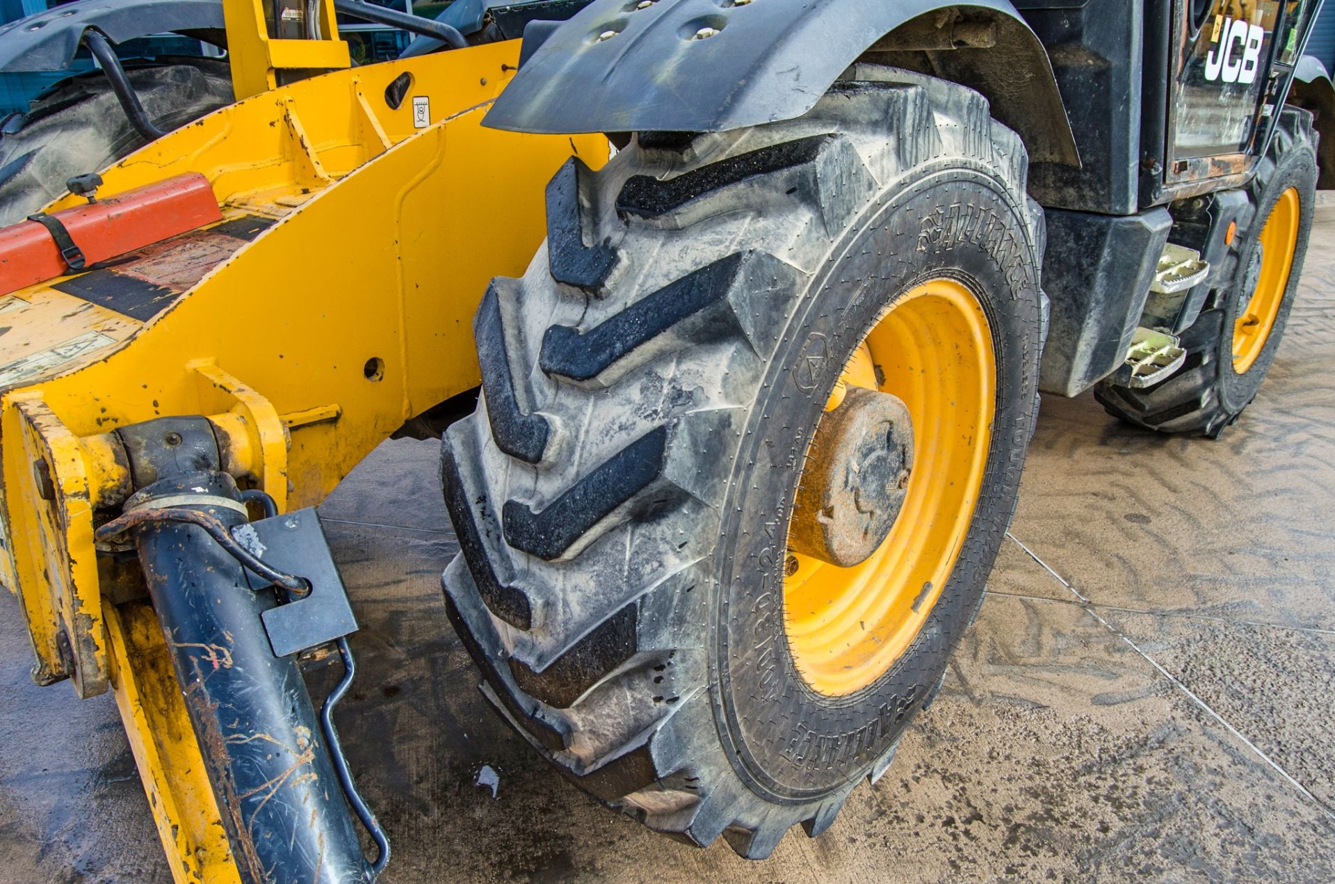 JCB 535-140 Hi-Viz T4i IIIB 14 metre telescopic handler Year: 2016 S/N: 2461310 Recorded Hours: 7688 - Image 14 of 27