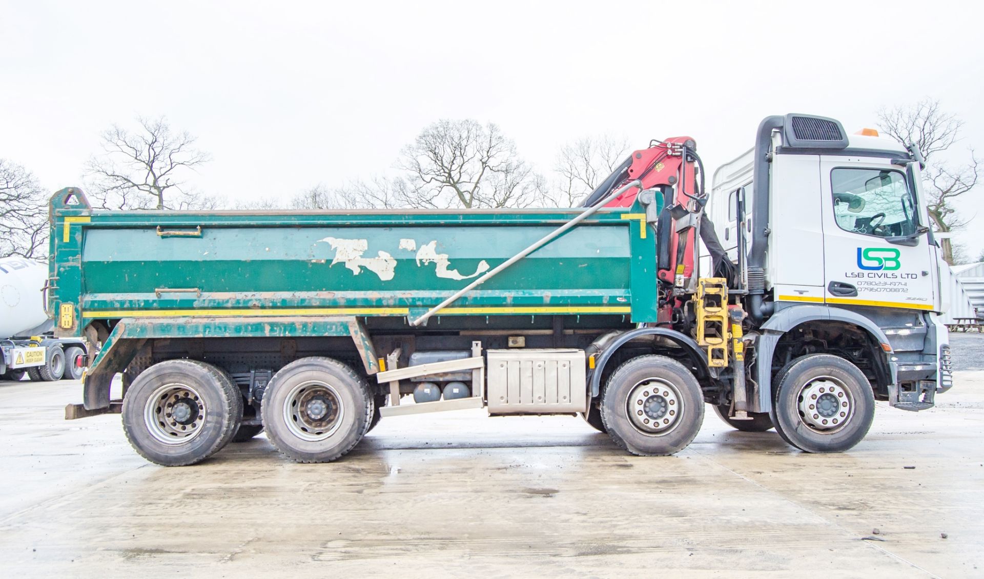 Mercedes Benz 3240 Arocs 32 tonne 8x4 tipper grab lorry Registration Number: YH65 HGK Date of - Image 8 of 38