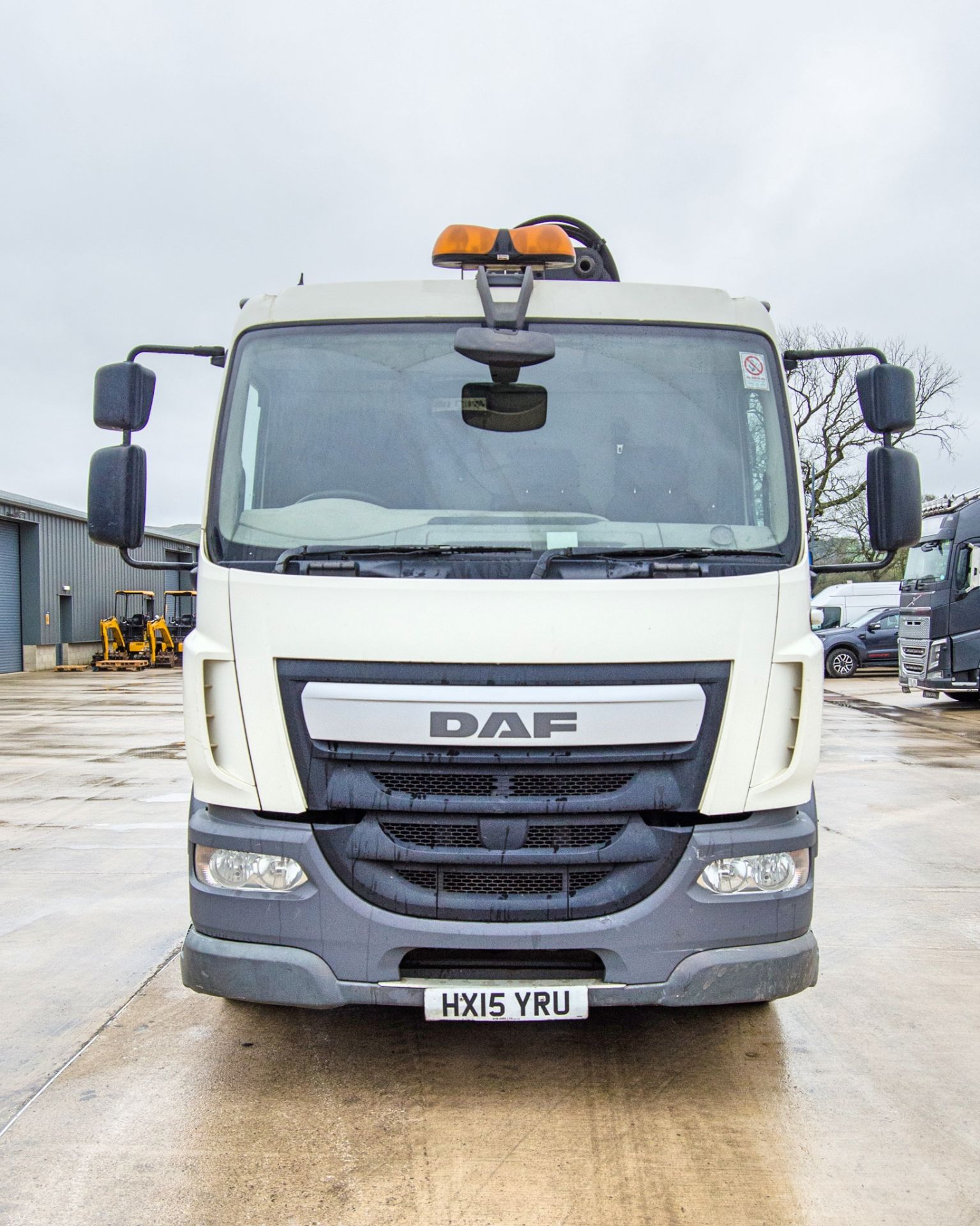 DAF LF220 4x2 18 tonne drop side crane lorry Registration Number: HX15 YRU Date of Registration: - Image 5 of 38
