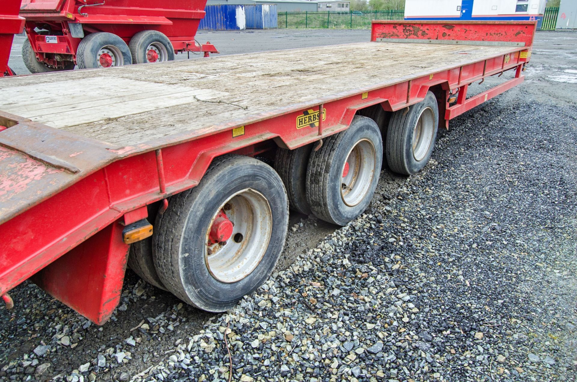 Herbst tri-axle low loader trailer Length from headboard to lifting ramps: 26ft Year: 2019 S/N: - Image 7 of 9