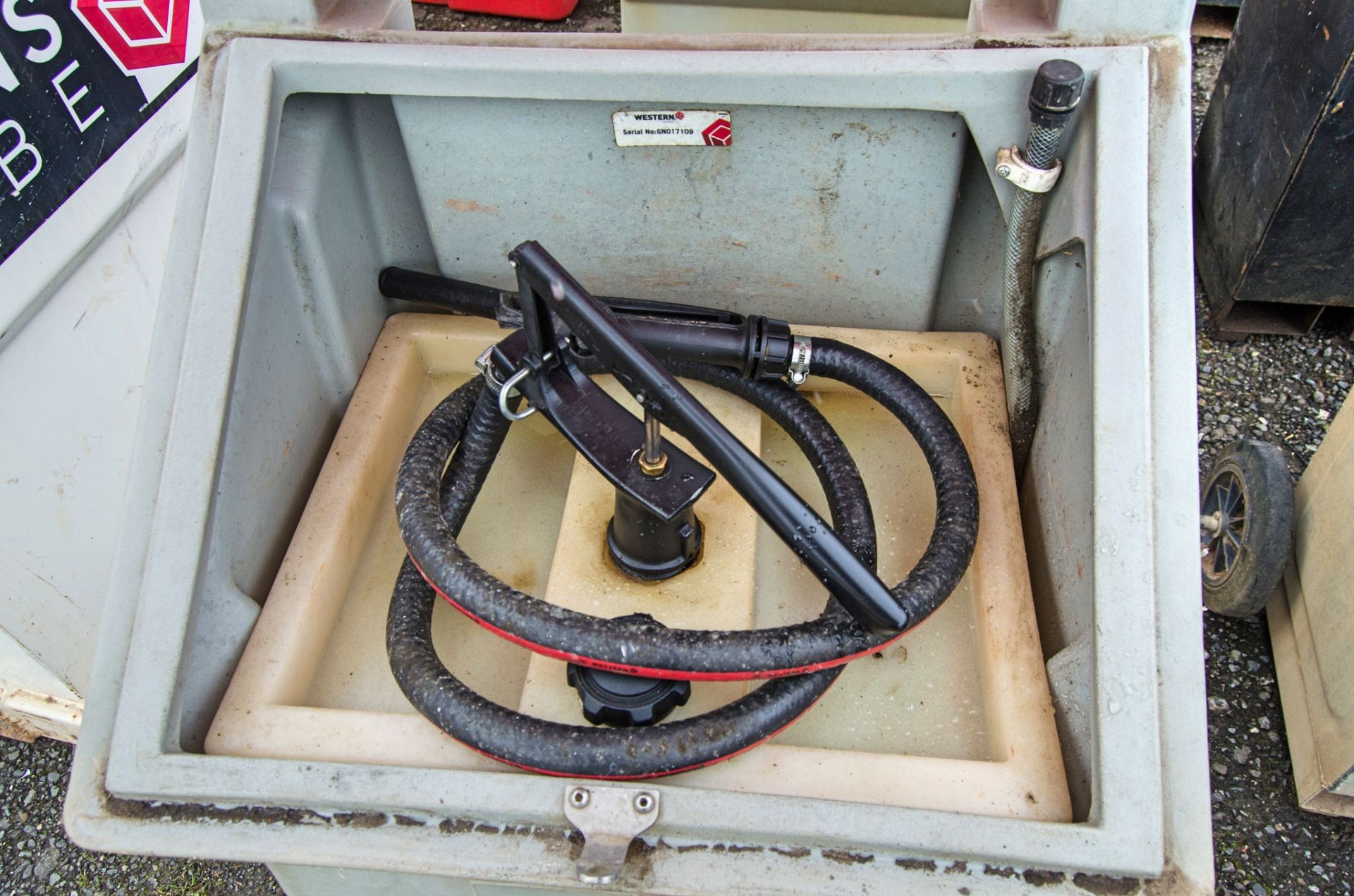 Western Kaddi 100 litre bunded fuel bowser c/w manual pump, delivery hose & nozzle 1706WST007 - Image 2 of 2