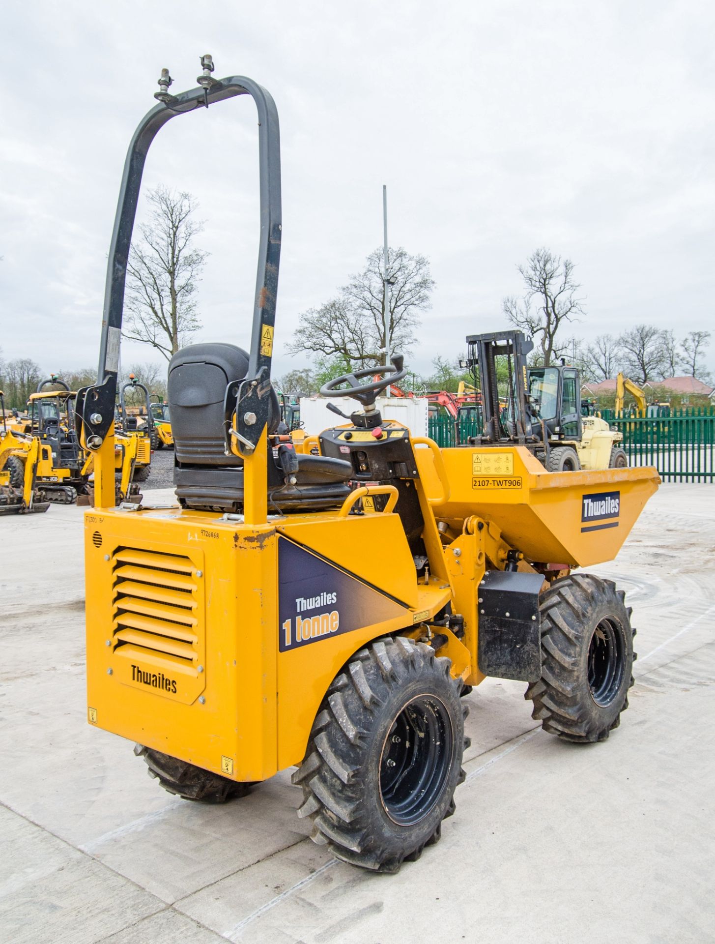 Thwaites 1 tonne hi-tip dumper Year: 2021 S/N: 2101F4300 Recorded Hours: 174 2107TWT906 - Image 3 of 23