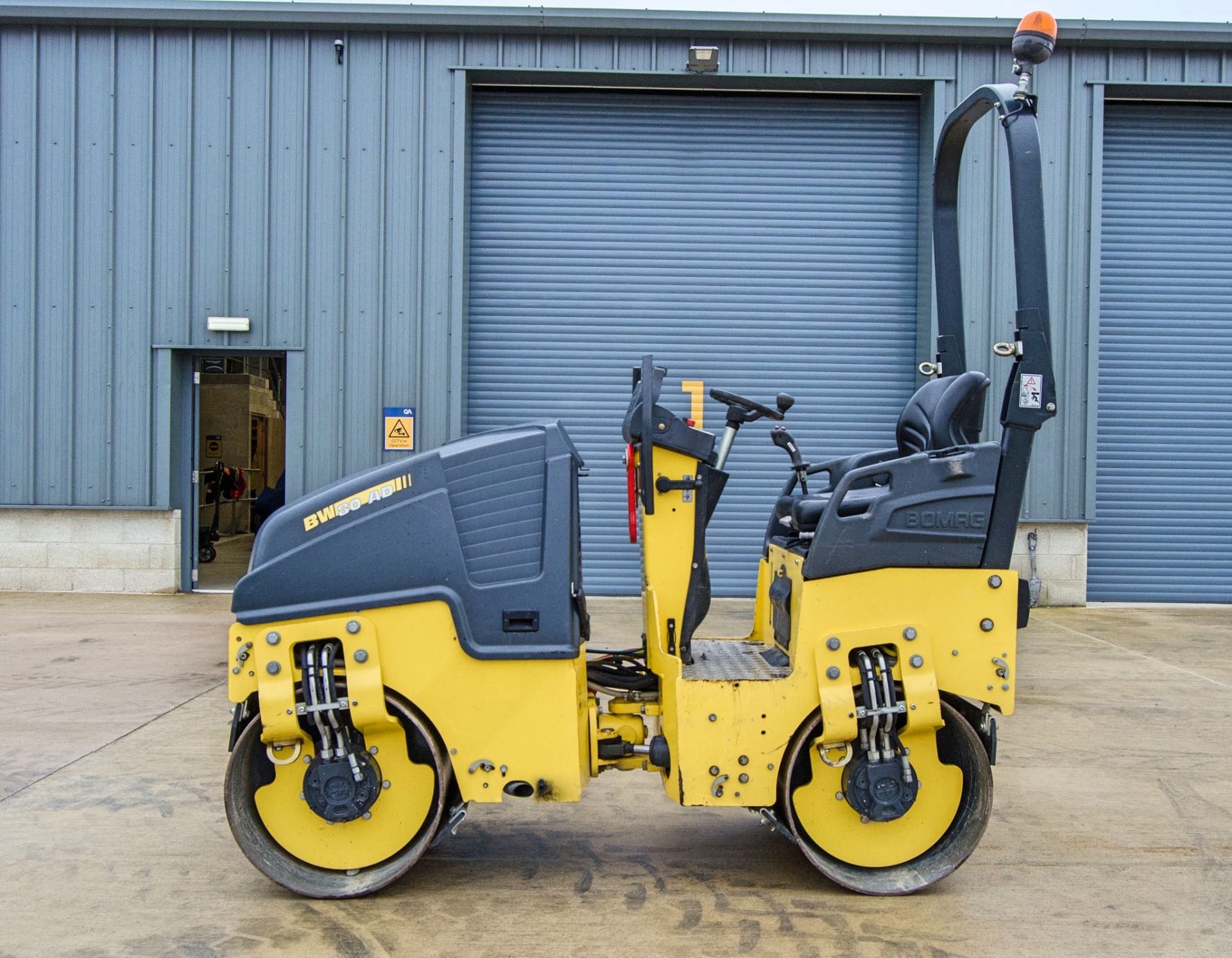 Bomag BW80 AD-5 double drum ride on roller Year: 2018 S/N: 2091011 Recorded Hours: 439 - Image 7 of 21