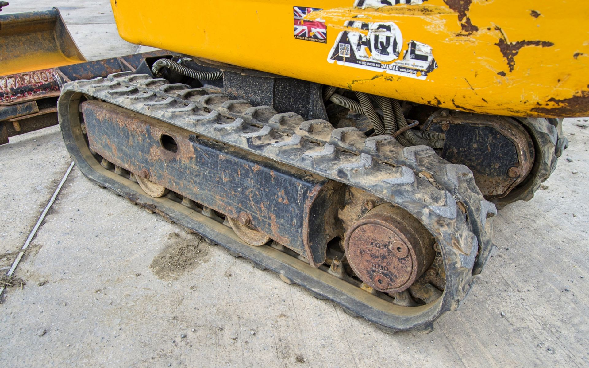 JCB 8008 CTS 0.8 tonne rubber tracked micro excavator Year: 2017 S/N: 1930304 Recorded Hours: 1126 - Image 11 of 27