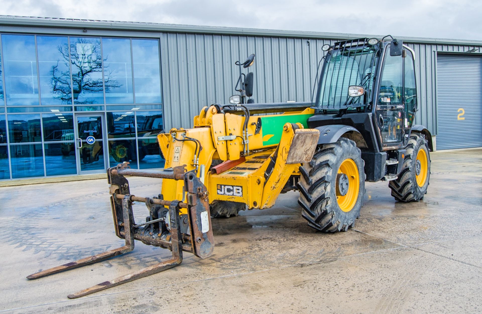 JCB 535-140 Hi-Viz T4i IIIB 14 metre telescopic handler Year: 2016 S/N: 2461386 Recorded Hours: 3648