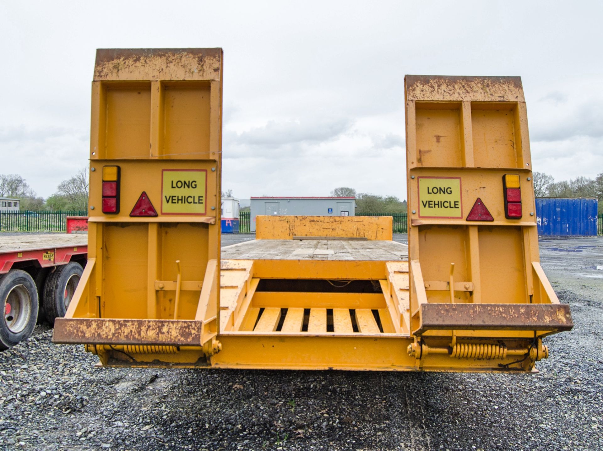 Barford L27 tri-axle low loader trailer Length from headboard to lifting ramps: 25ft Year: 2018 S/N: - Image 6 of 8