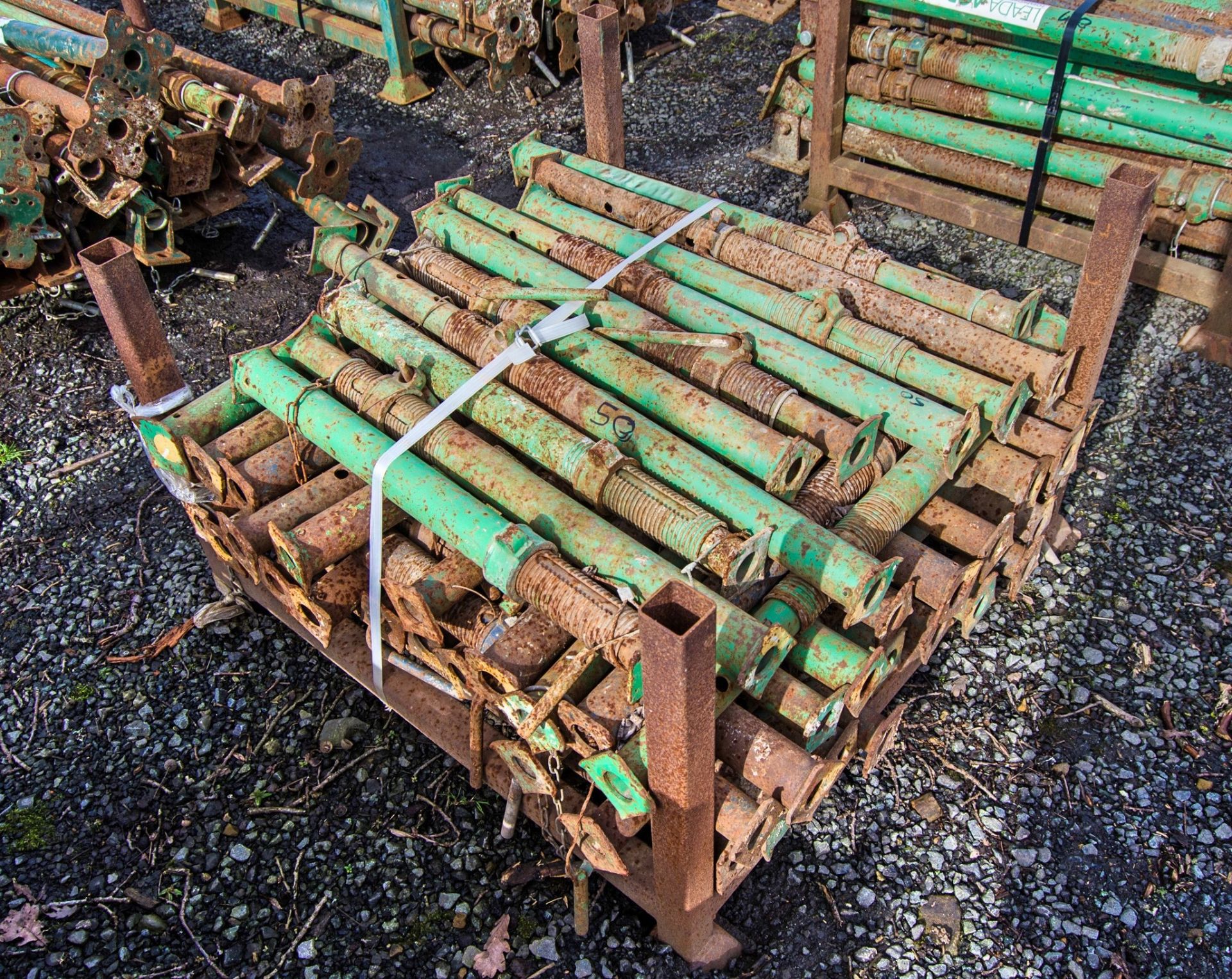 Stillage of adjustable steel props - Image 2 of 2