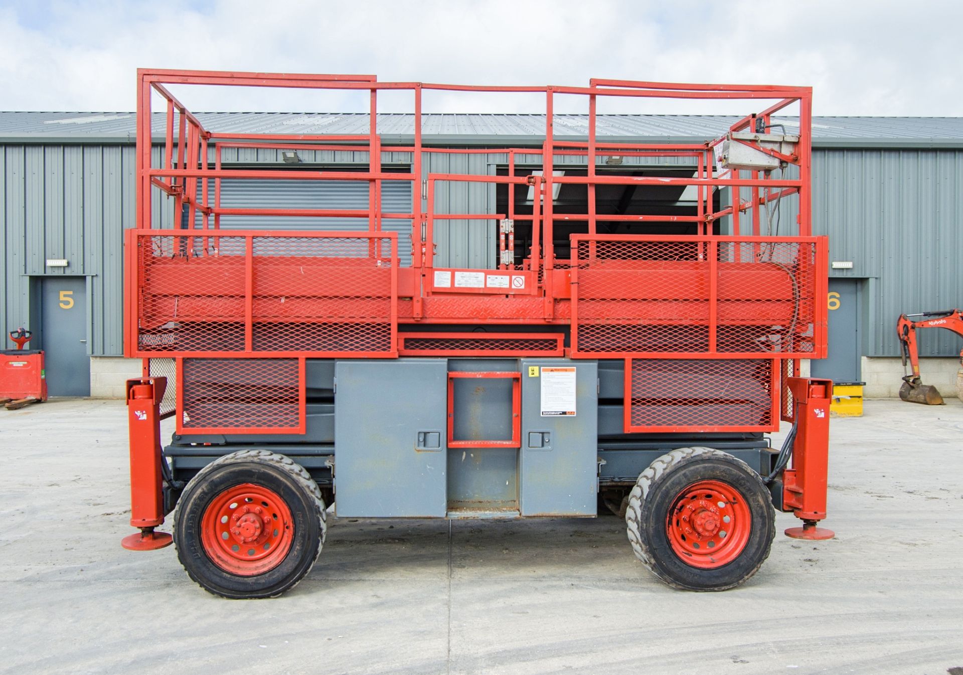 Skyjack SJ8831 diesel driven rough terrain scissor lift access platform Year: 2007 S/N: 3600039 - Bild 7 aus 22