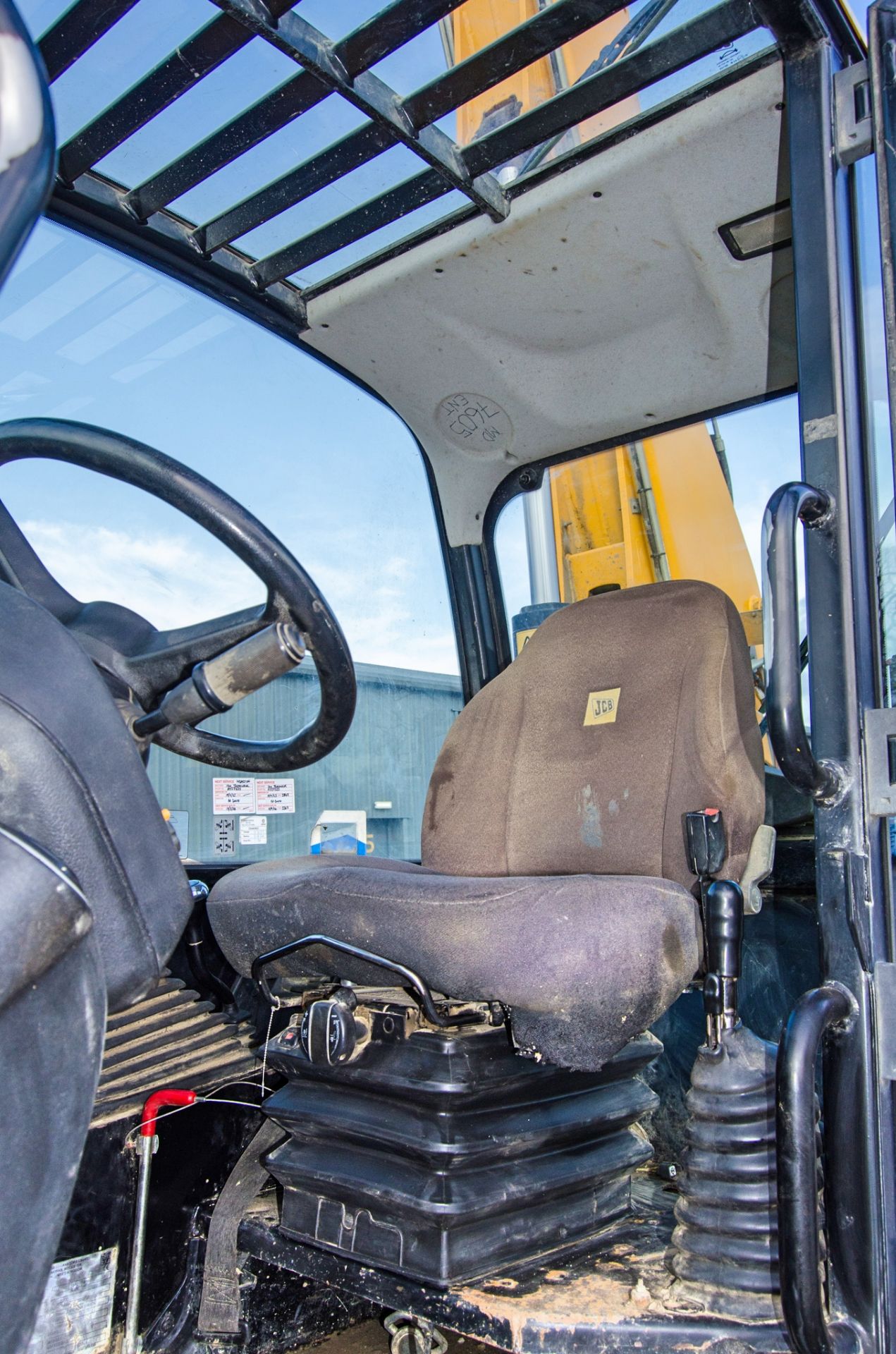 JCB 540-140 T4 IV 14 metre telescopic handler Year: 2016 S/N: 2465067 Recorded Hours: 3083 A727535 - Image 17 of 24