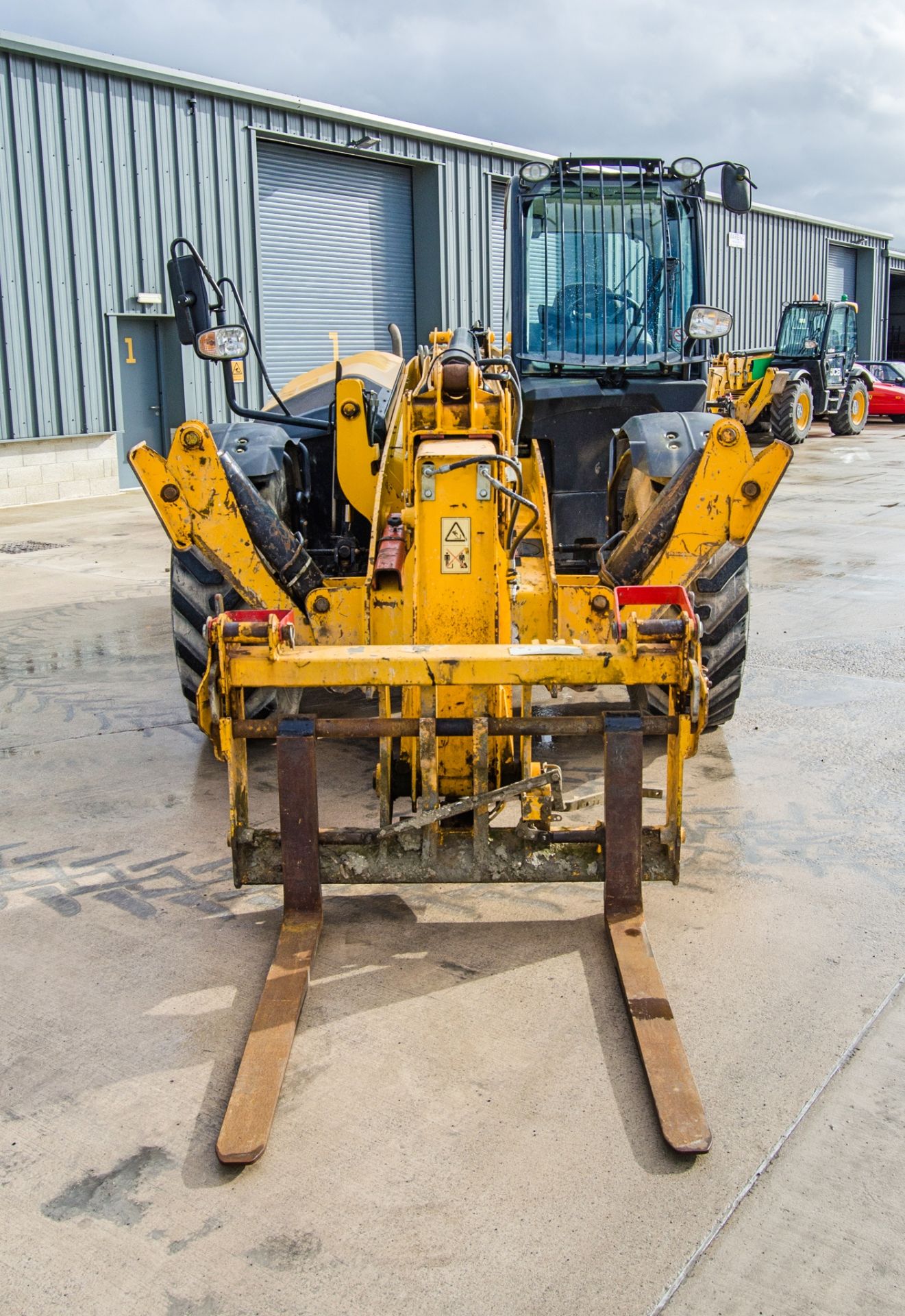 JCB 535-140 Hi-Viz T4i IIIB 14 metre telescopic handler Year: 2016 S/N: 2461310 Recorded Hours: 7688 - Image 5 of 27