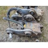Hydraulic quick hitch to suit Hitachi ZX27/30 excavator Pin diameter: 40mm Pin centres: 190mm Pin