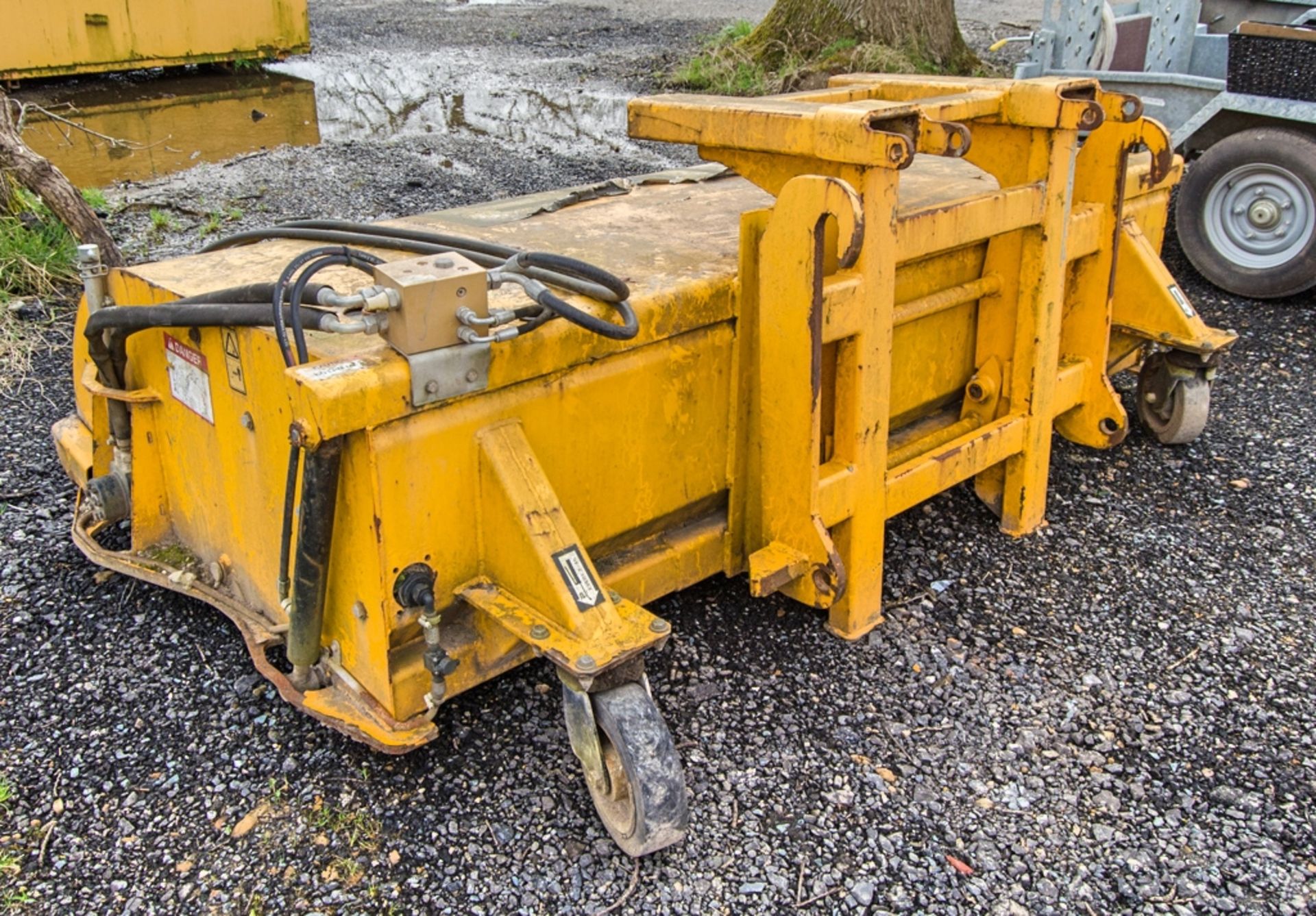 JCB SC240 hydraulic sweeper attachment - Image 2 of 2