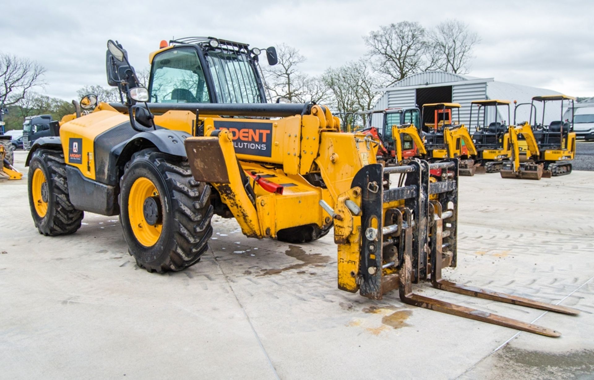 JCB 540-140 Hi-Viz T4 IV 14 metre telescopic handler Year: 2018 S/N: 2573533 Recorded Hours: 5089 - Image 2 of 26