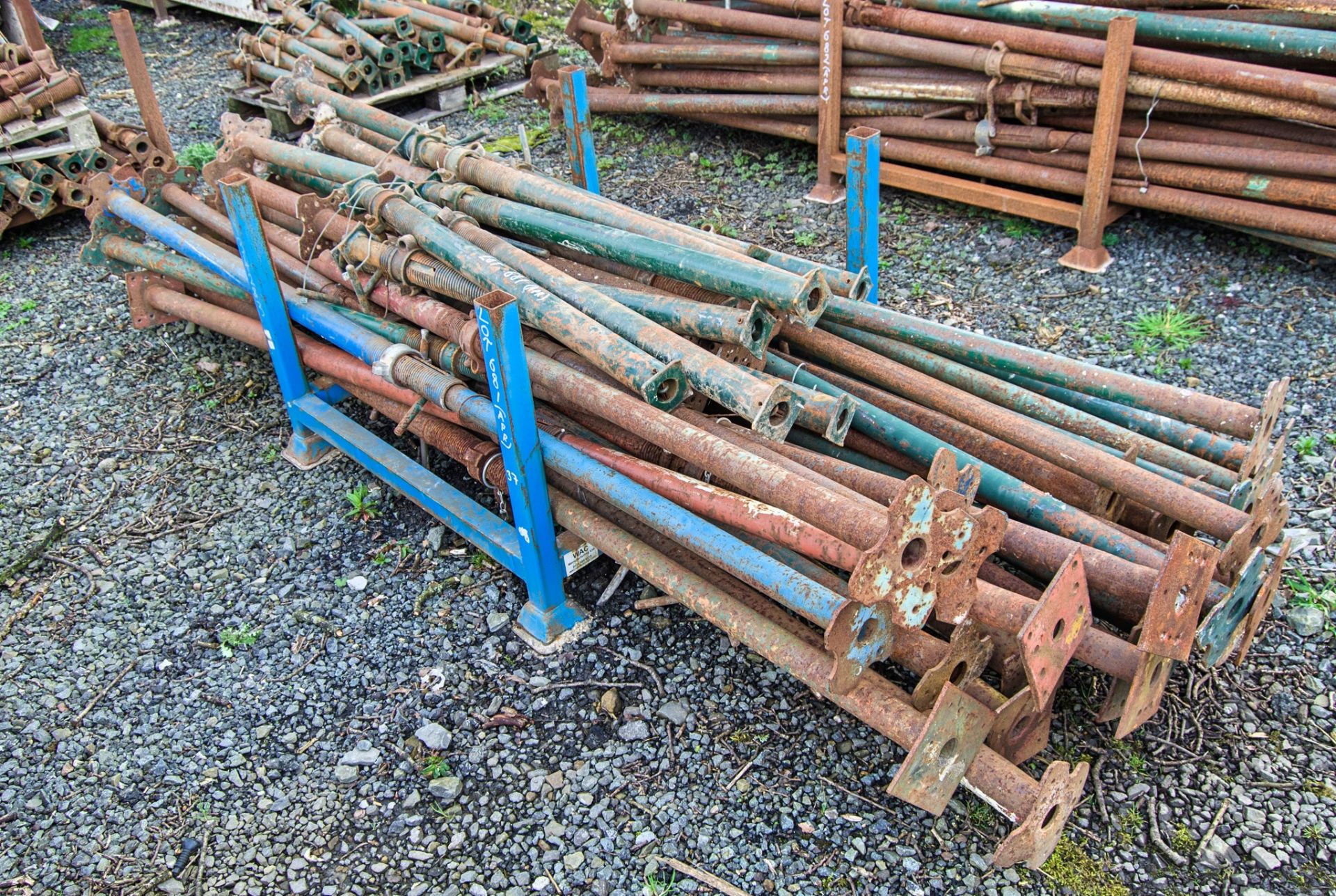 Stillage of adjustable steel props