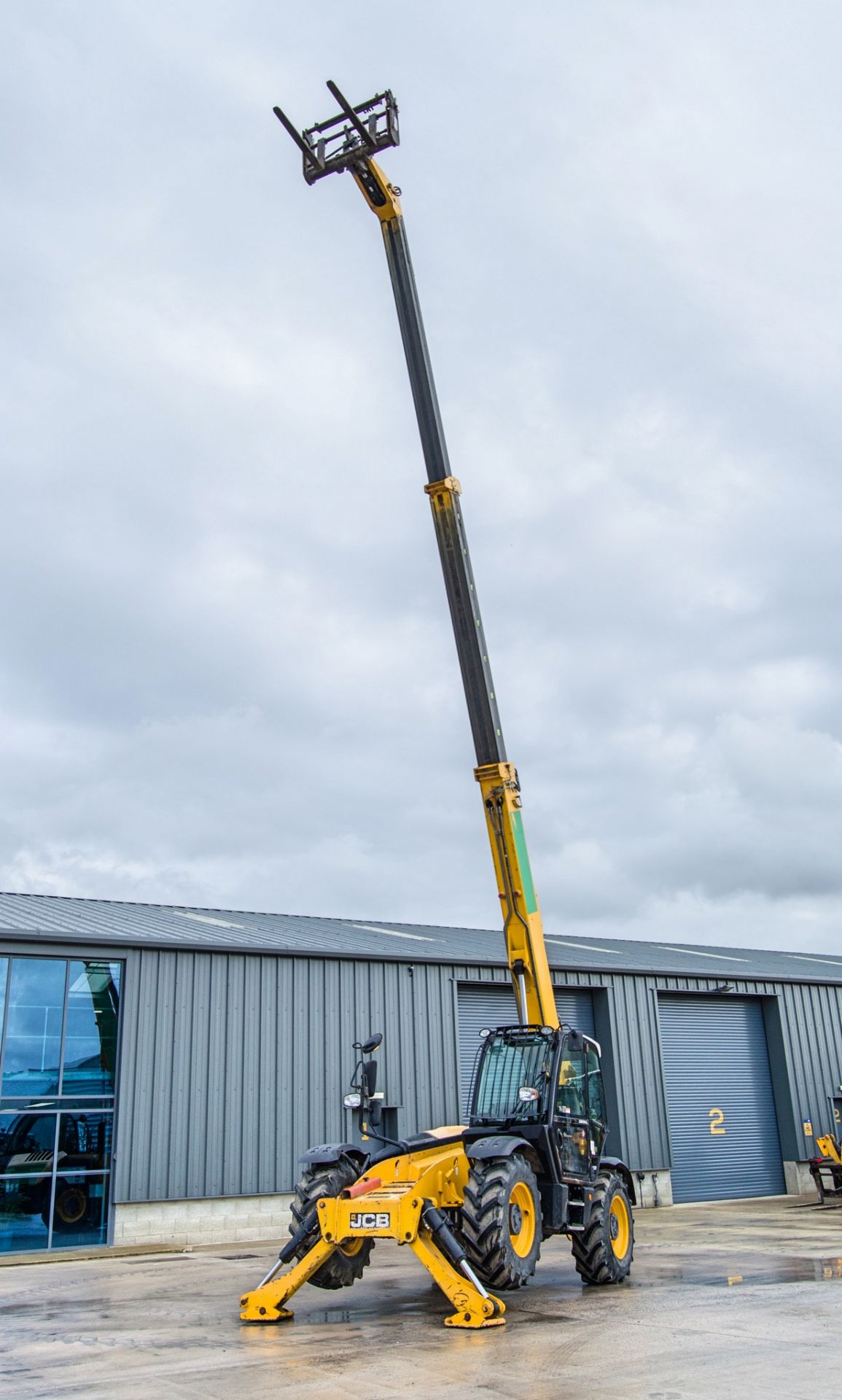 JCB 535-140 Hi-Viz T4i IIIB 14 metre telescopic handler Year: 2016 S/N: 2461386 Recorded Hours: 3648 - Image 9 of 24