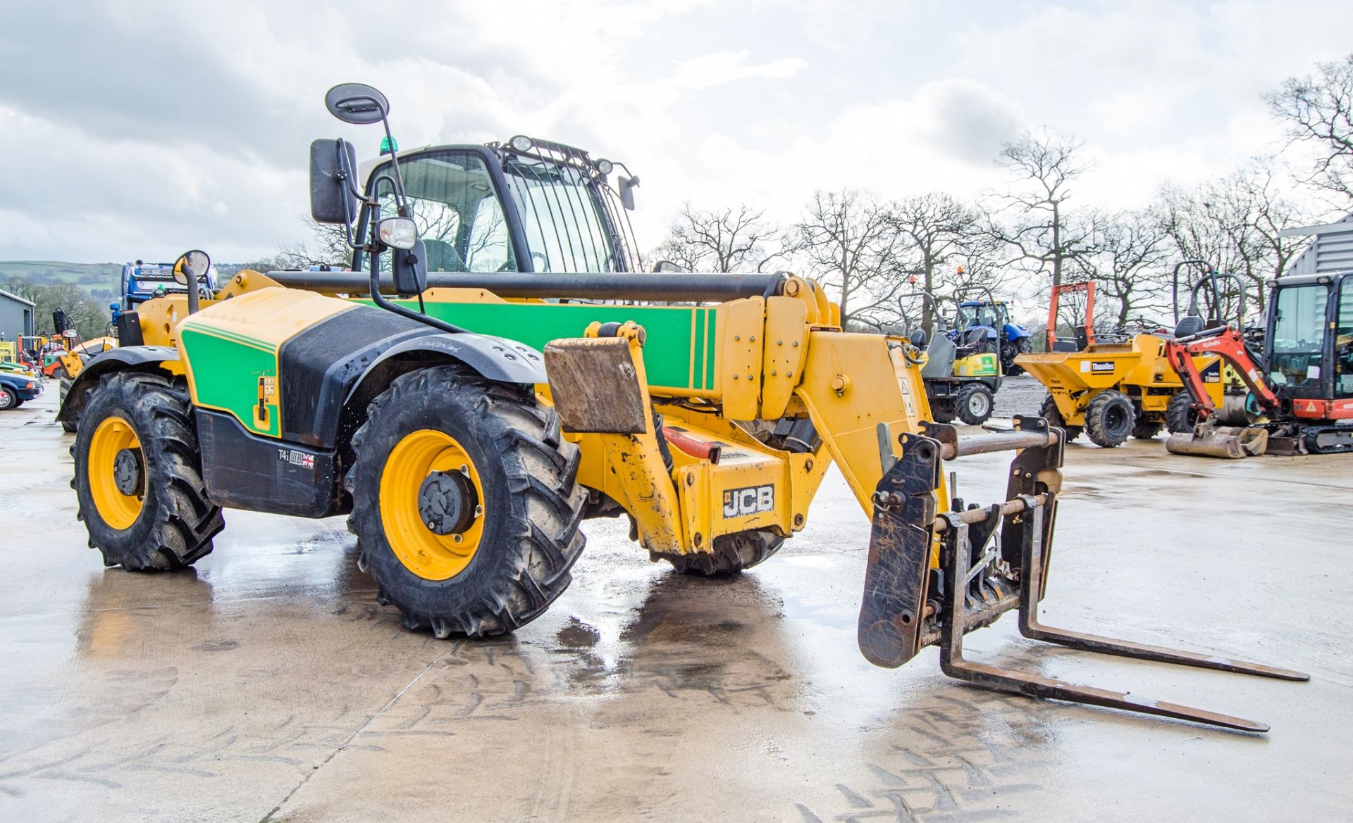 JCB 535-140 Hi-Viz T4i IIIB 14 metre telescopic handler Year: 2016 S/N: 2461386 Recorded Hours: 3648 - Image 2 of 24