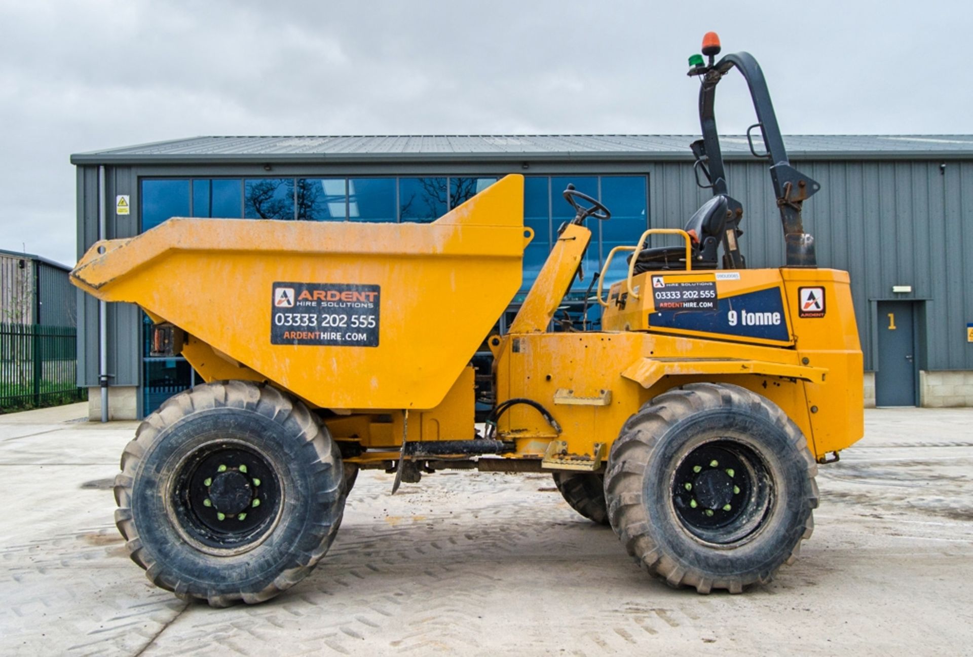 Thwaites 9 tonne straight skip dumper Year: 2018 S/N: 802E1239 Recorded Hours: 1667 09DU0085 - Image 8 of 23