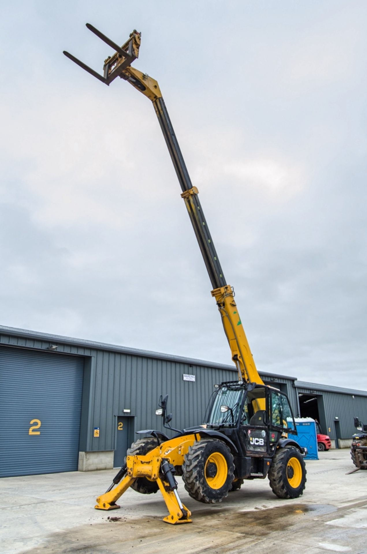 JCB 533-105 T4i IIIB 10.5 metre telescopic handler Year: 2015 S/N: 2349343 Recorded Hours: 3034 c/ - Bild 9 aus 24