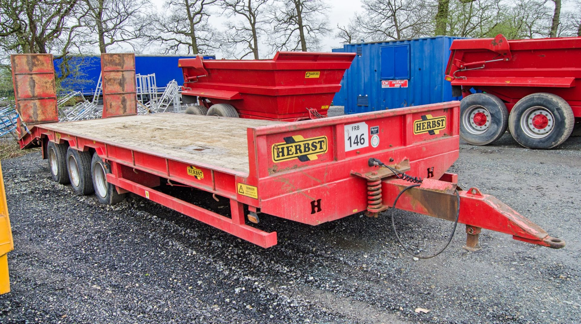 Herbst tri-axle low loader trailer Length from headboard to lifting ramps: 26ft Year: 2019 S/N: - Image 2 of 9