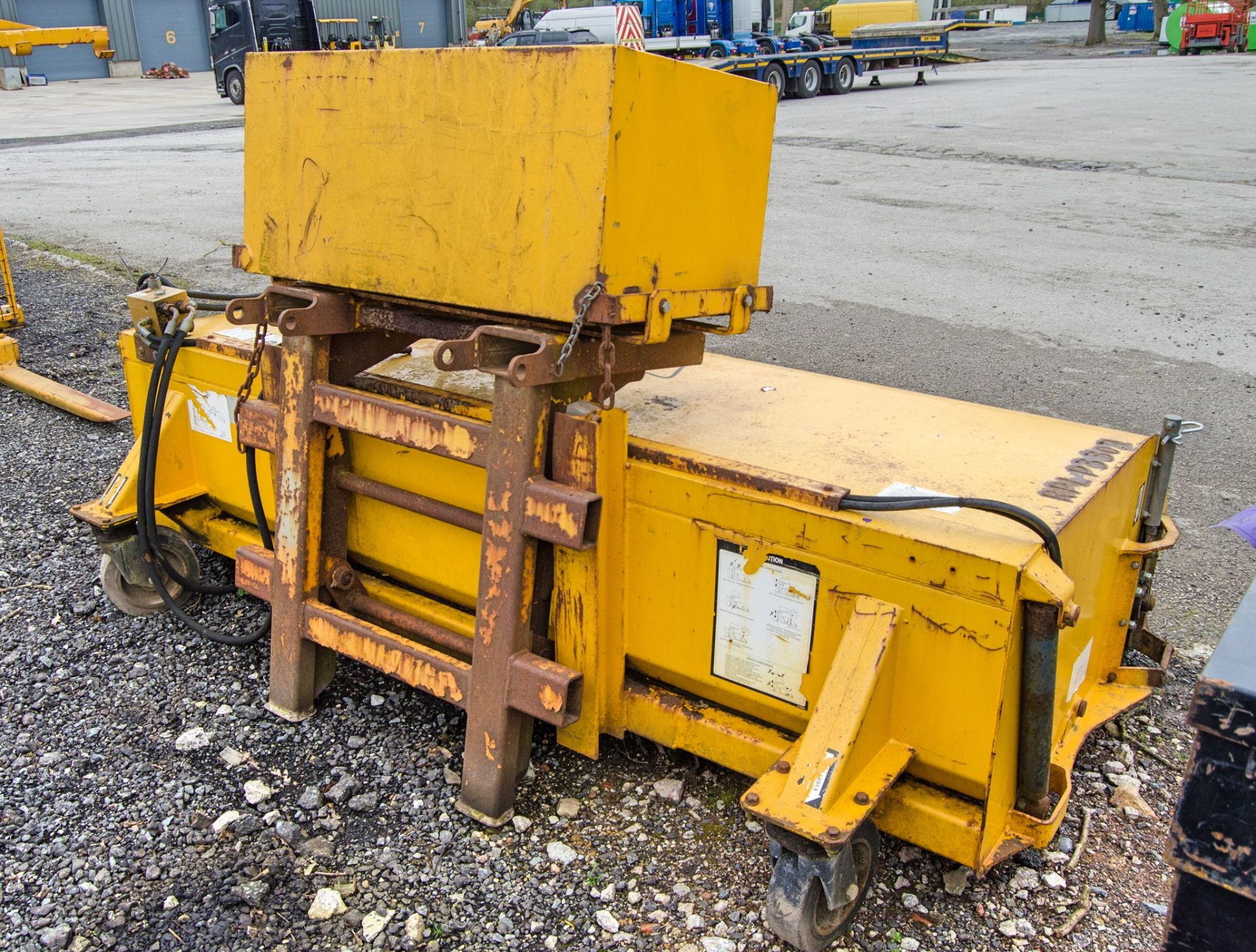 JCB 500 hydraulic sweeper attachment Year: 2005 RPLP3307 ** No VAT on hammer but VAT will be charged - Image 2 of 4