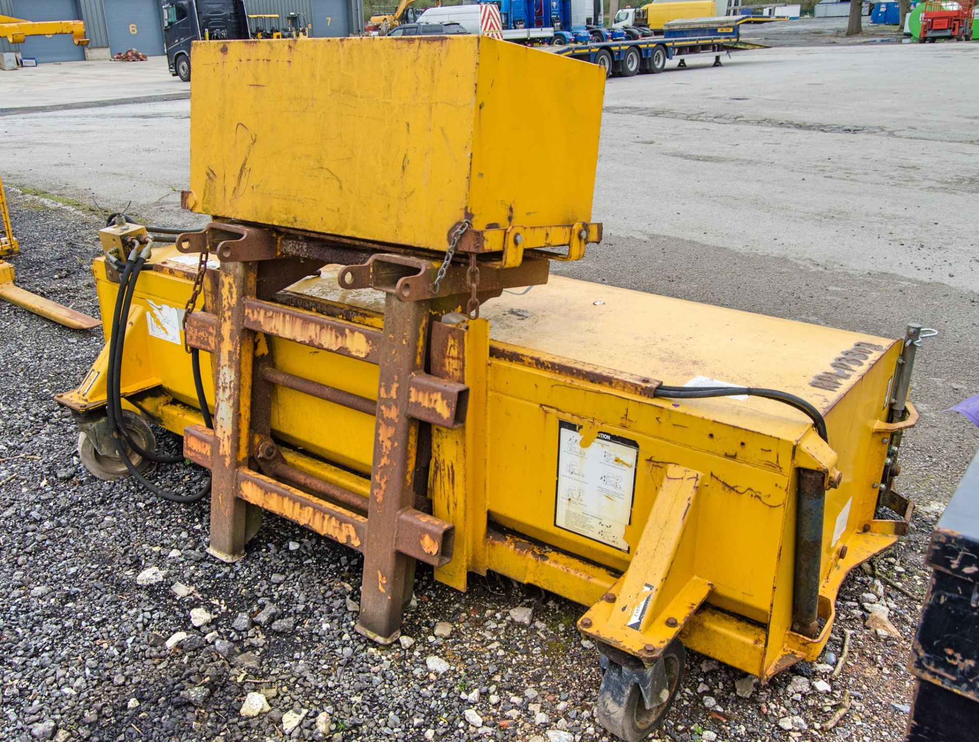 JCB 500 hydraulic sweeper attachment Year: 2005 RPLP3307 ** No VAT on hammer but VAT will be charged - Bild 2 aus 4