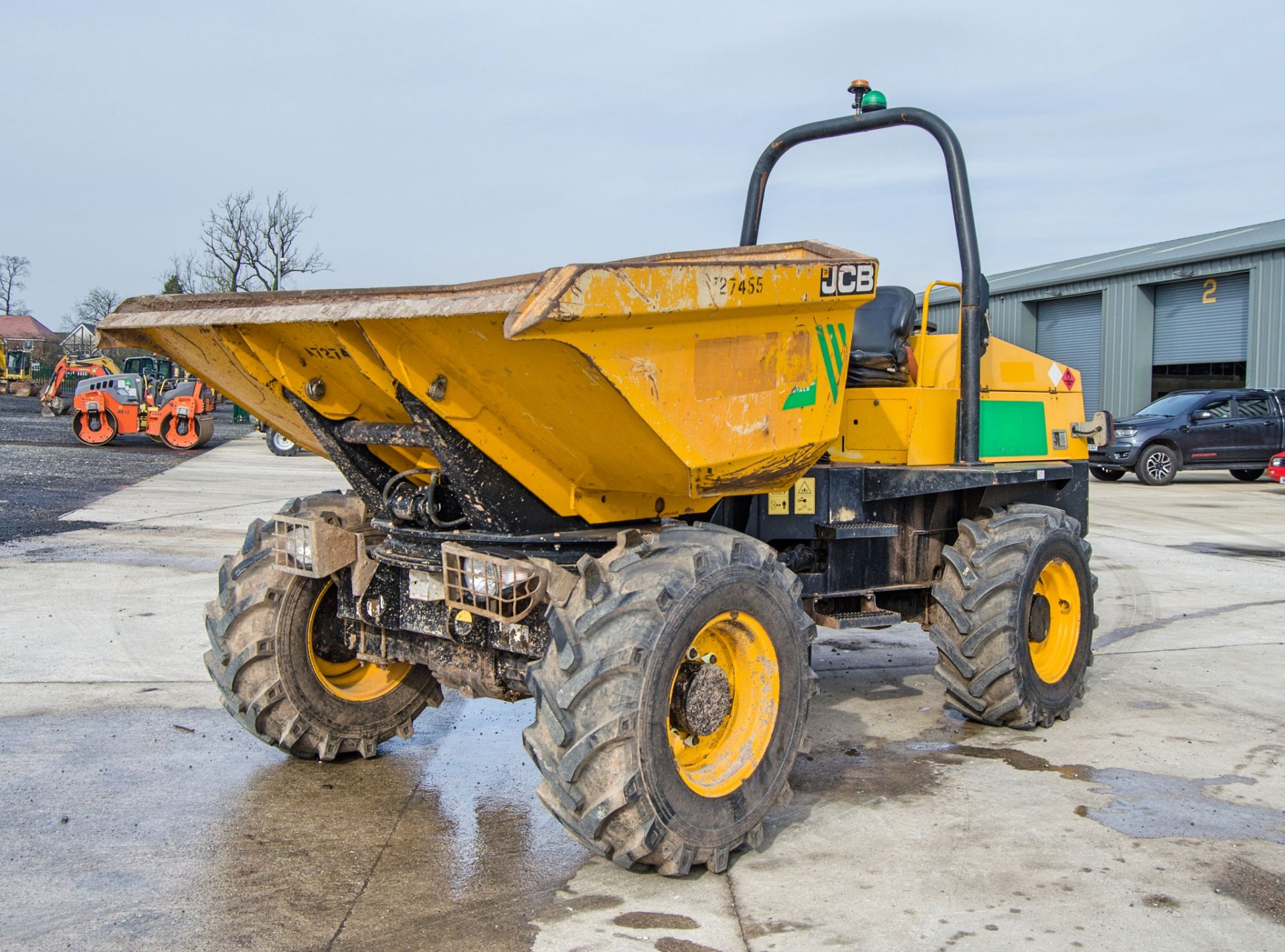 JCB 6 tonne swivel skip dumper Year: 2016 S/N: EGGRL9740 Recorded Hours: 1440 c/w V5C certificate