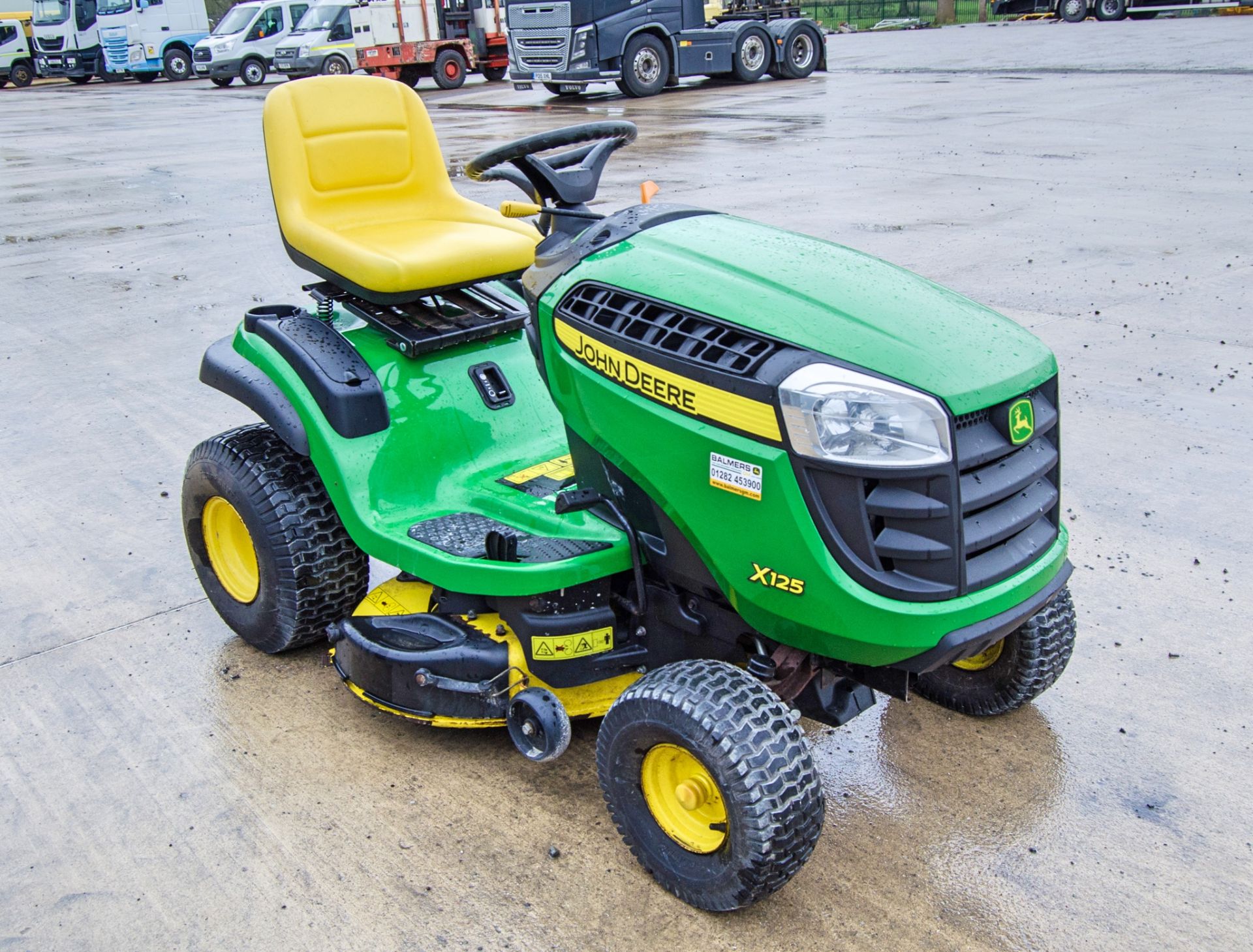 John Deere X125 petrol driven ride on mower Year: 2014 S/N: 100499 Recorded Hours: 41 - Image 2 of 14