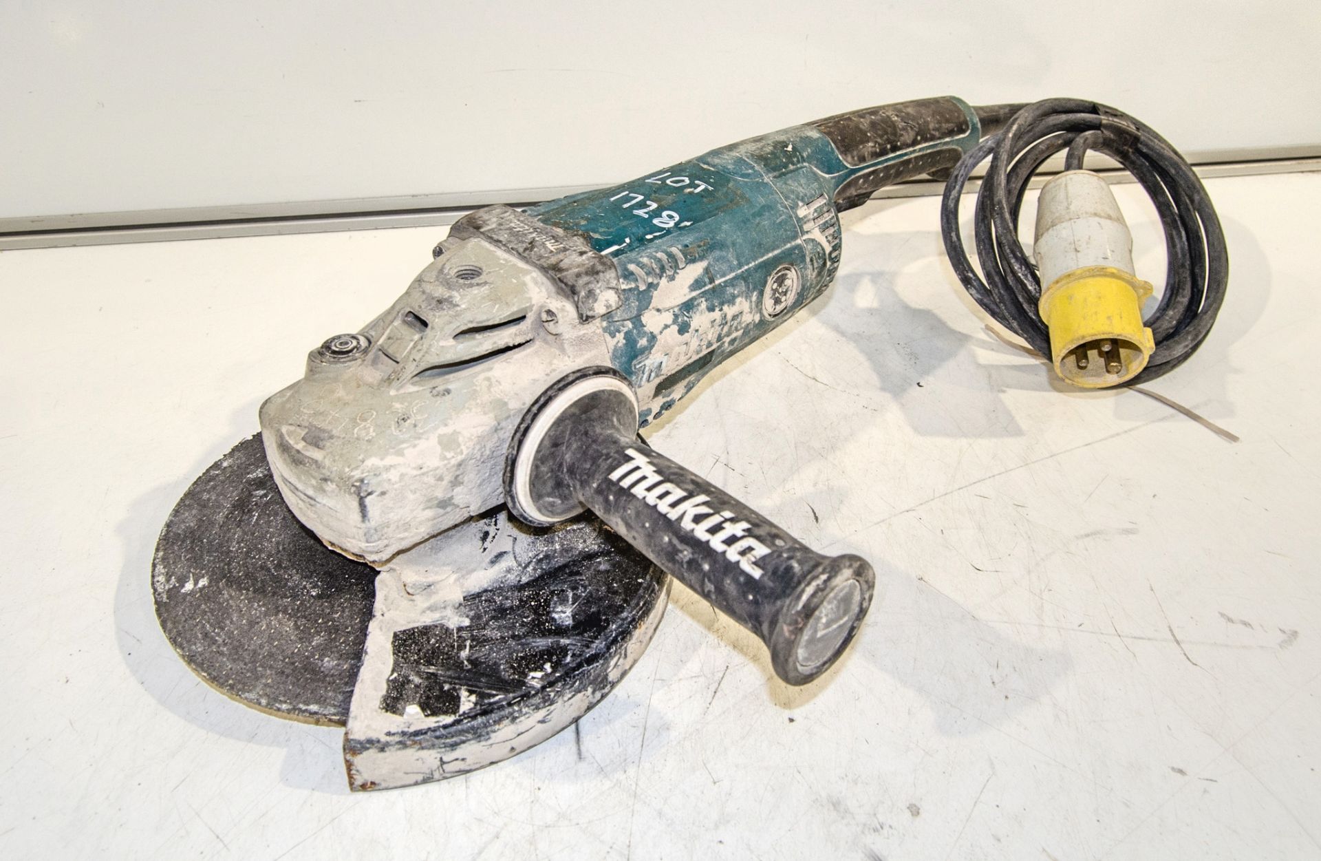 Makita GA9020 110v 230mm angle grinder 2732818