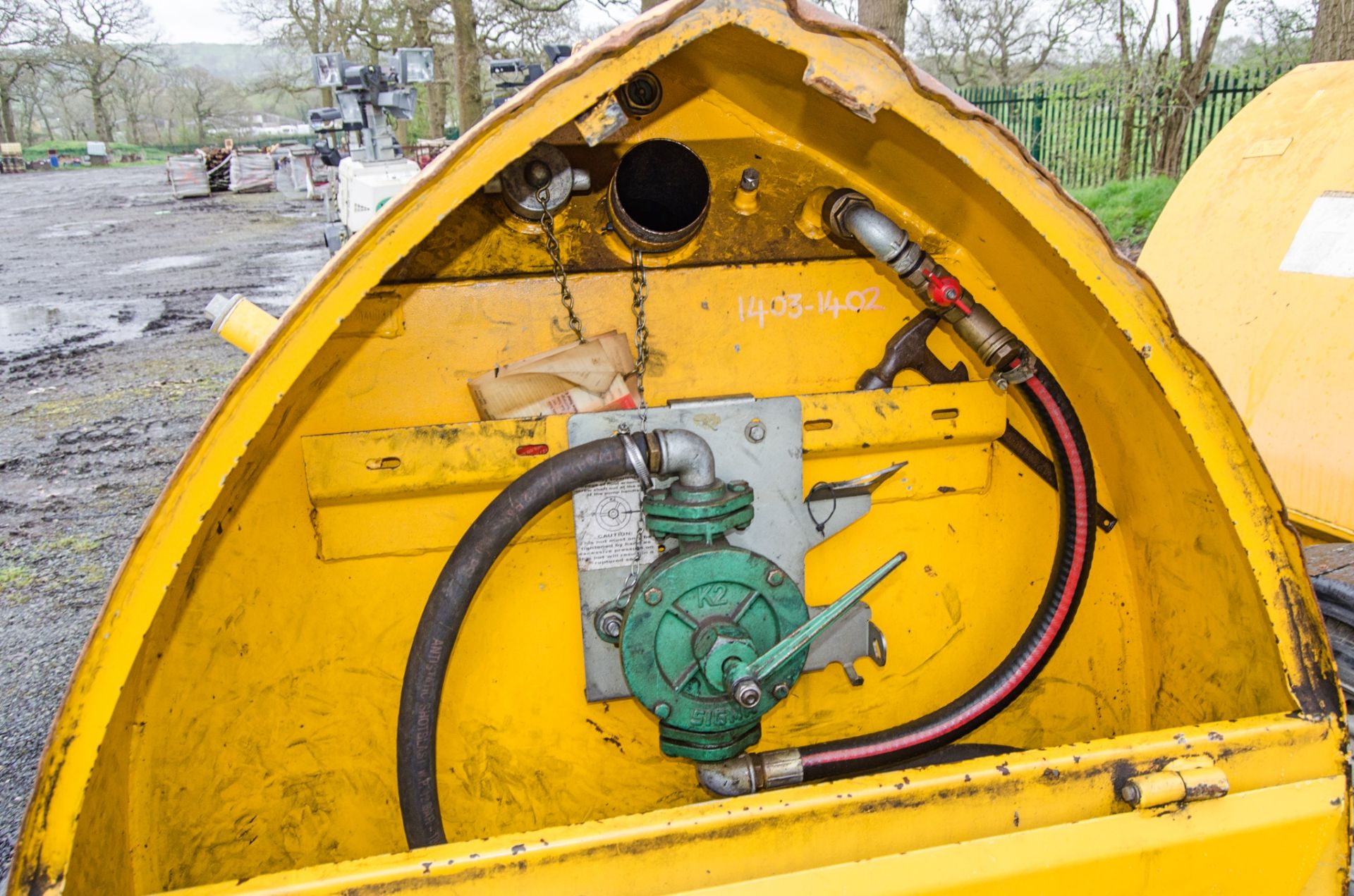 Western Abbi 950 litre fast tow bunded fuel bowser c/w manual pump, delivery hose & nozzle 14031402 - Image 7 of 7