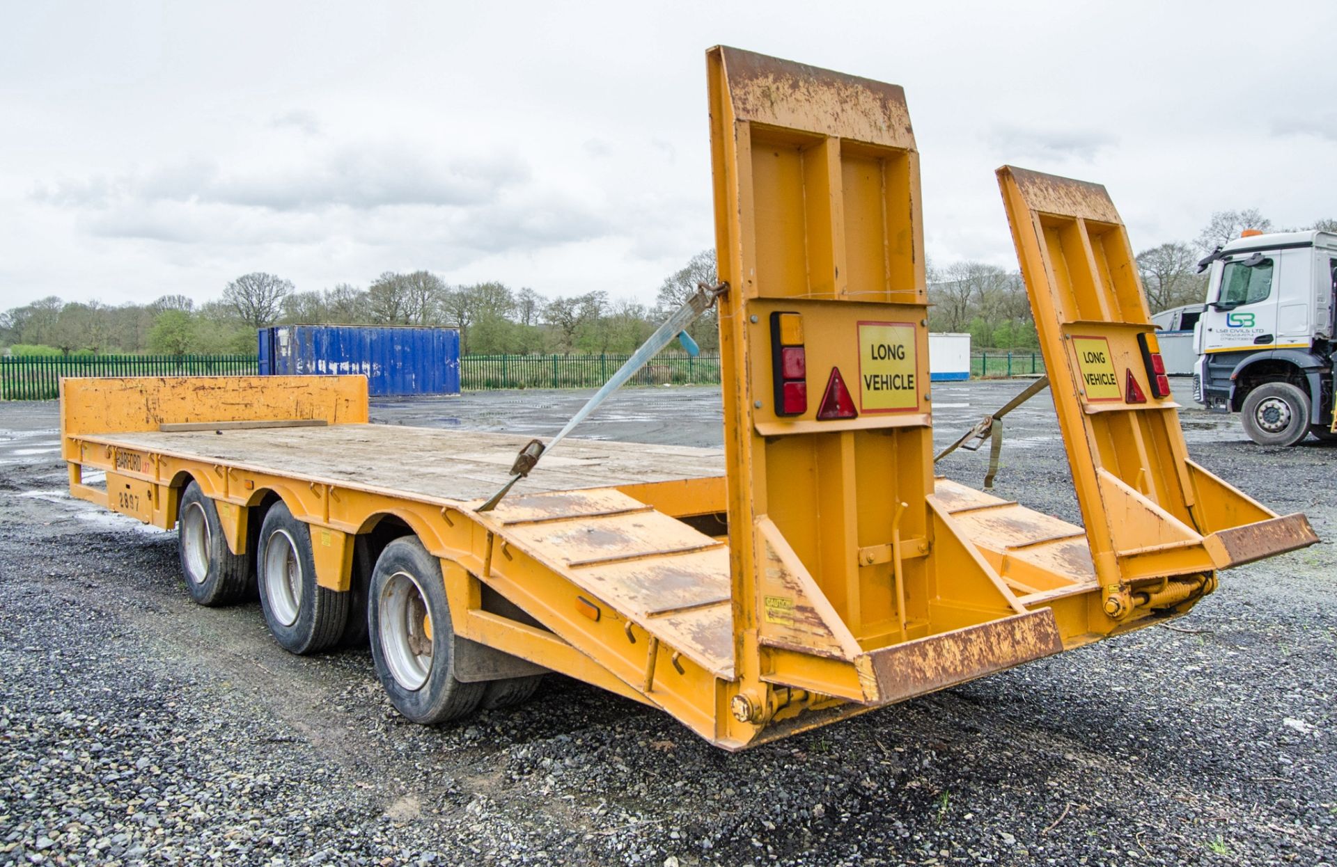 Barford L27 tri-axle low loader trailer Length from headboard to lifting ramps: 25ft Year: 2018 S/N: - Image 4 of 8
