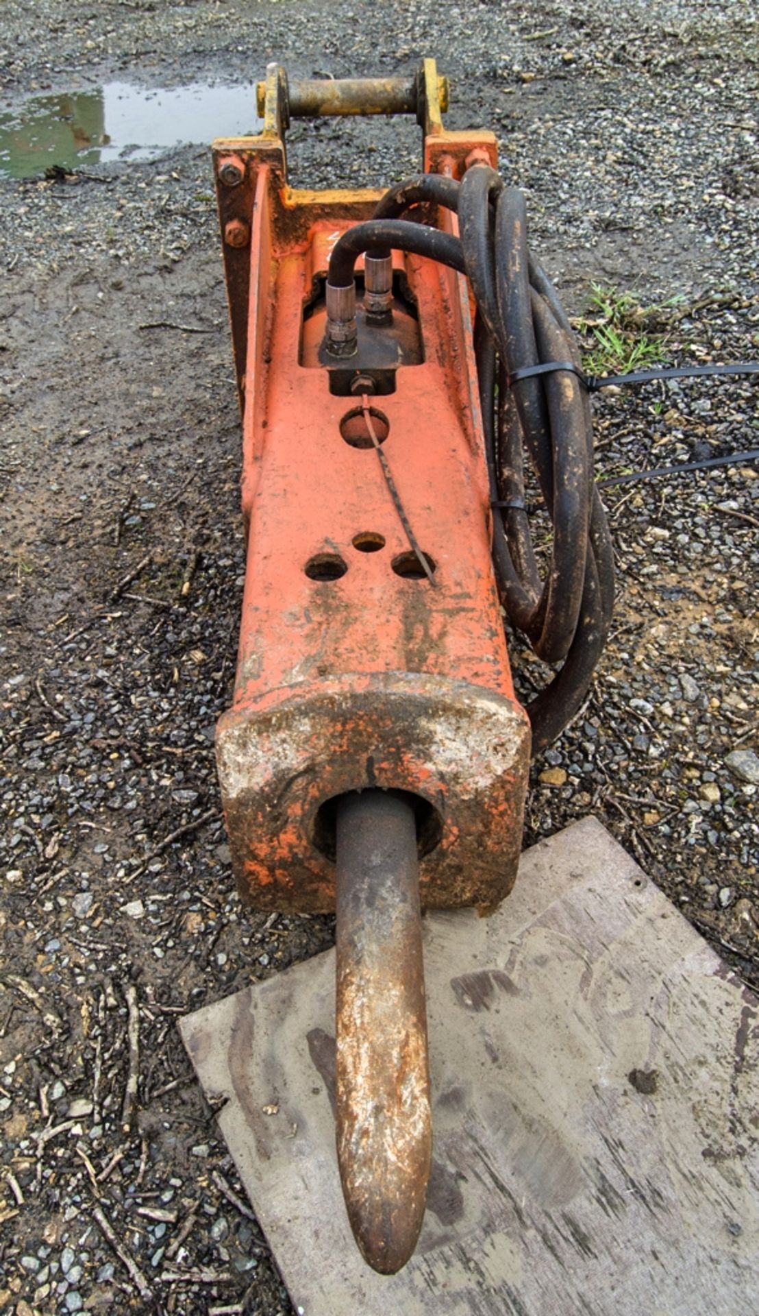 Indeco hydraulic breaker to suit excavator Pin diameter: 45mm Pin centres: 300mm Pin width: 180mm - Image 4 of 4