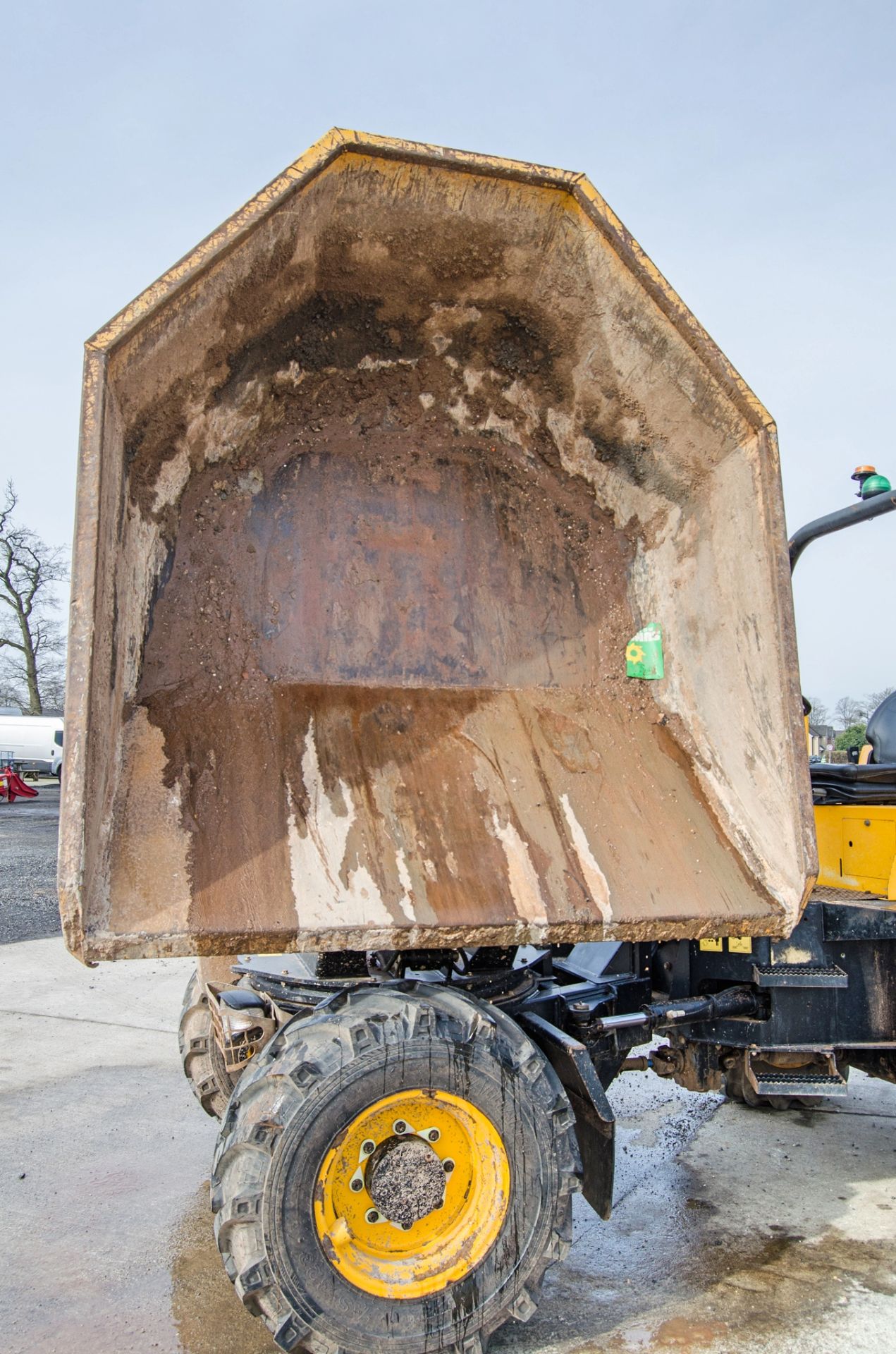 JCB 6 tonne swivel skip dumper Year: 2016 S/N: EGGRL9740 Recorded Hours: 1440 c/w V5C certificate - Image 10 of 24