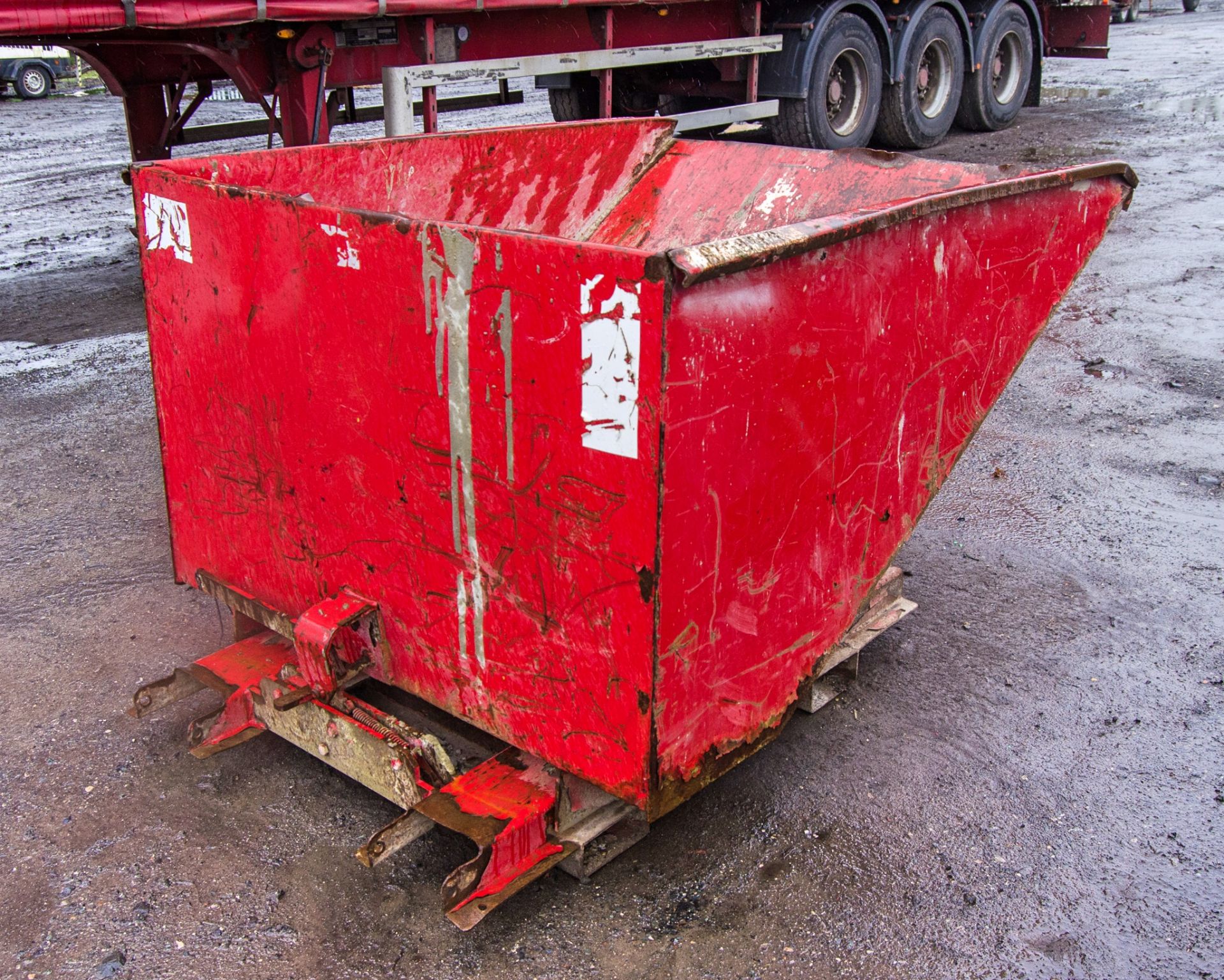 Invicta steel tipping skip A758369 - Image 2 of 2