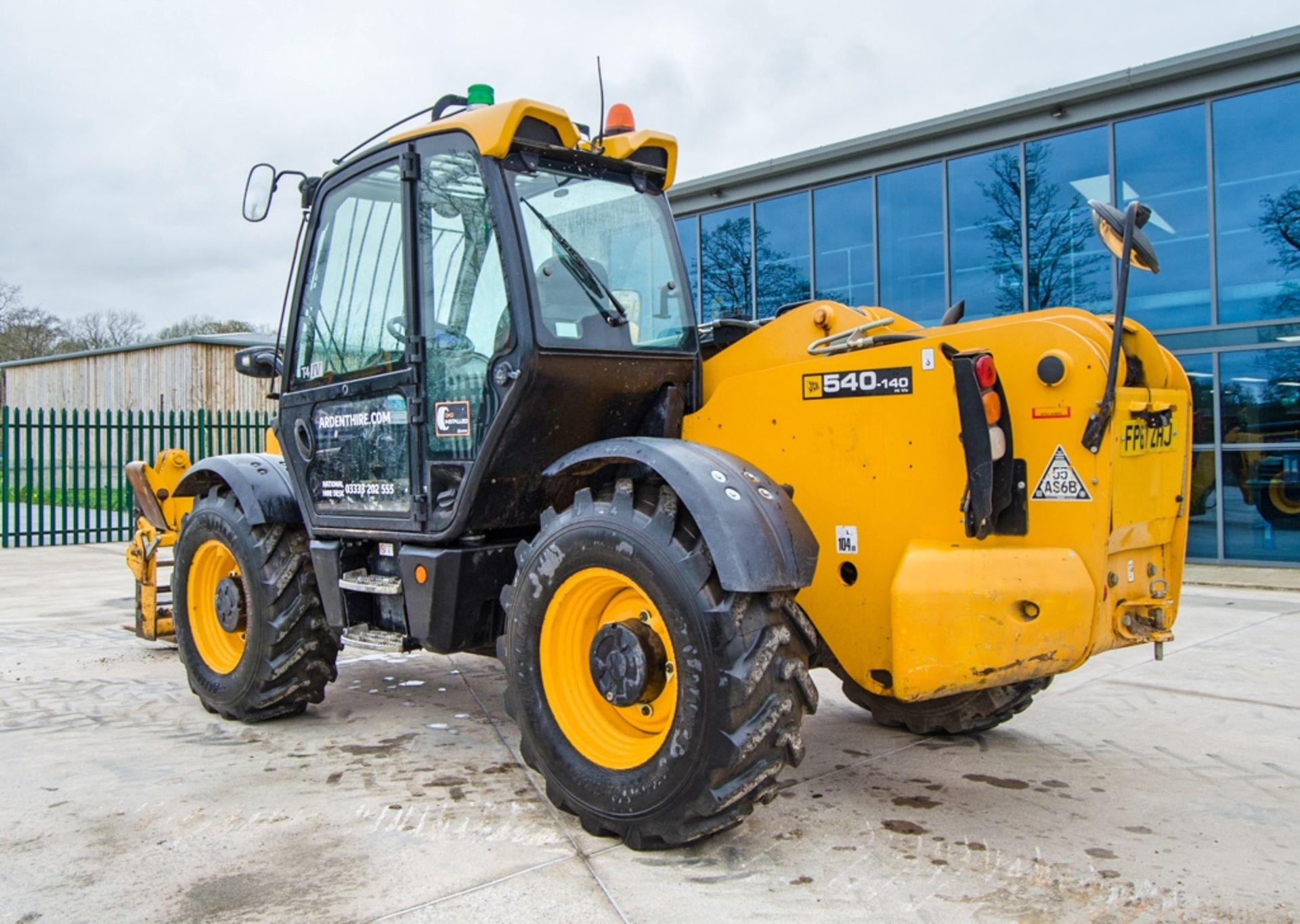 JCB 540-140 Hi-Viz T4 IV 14 metre telescopic handler Year: 2018 S/N: 2573533 Recorded Hours: 5089 - Image 4 of 26