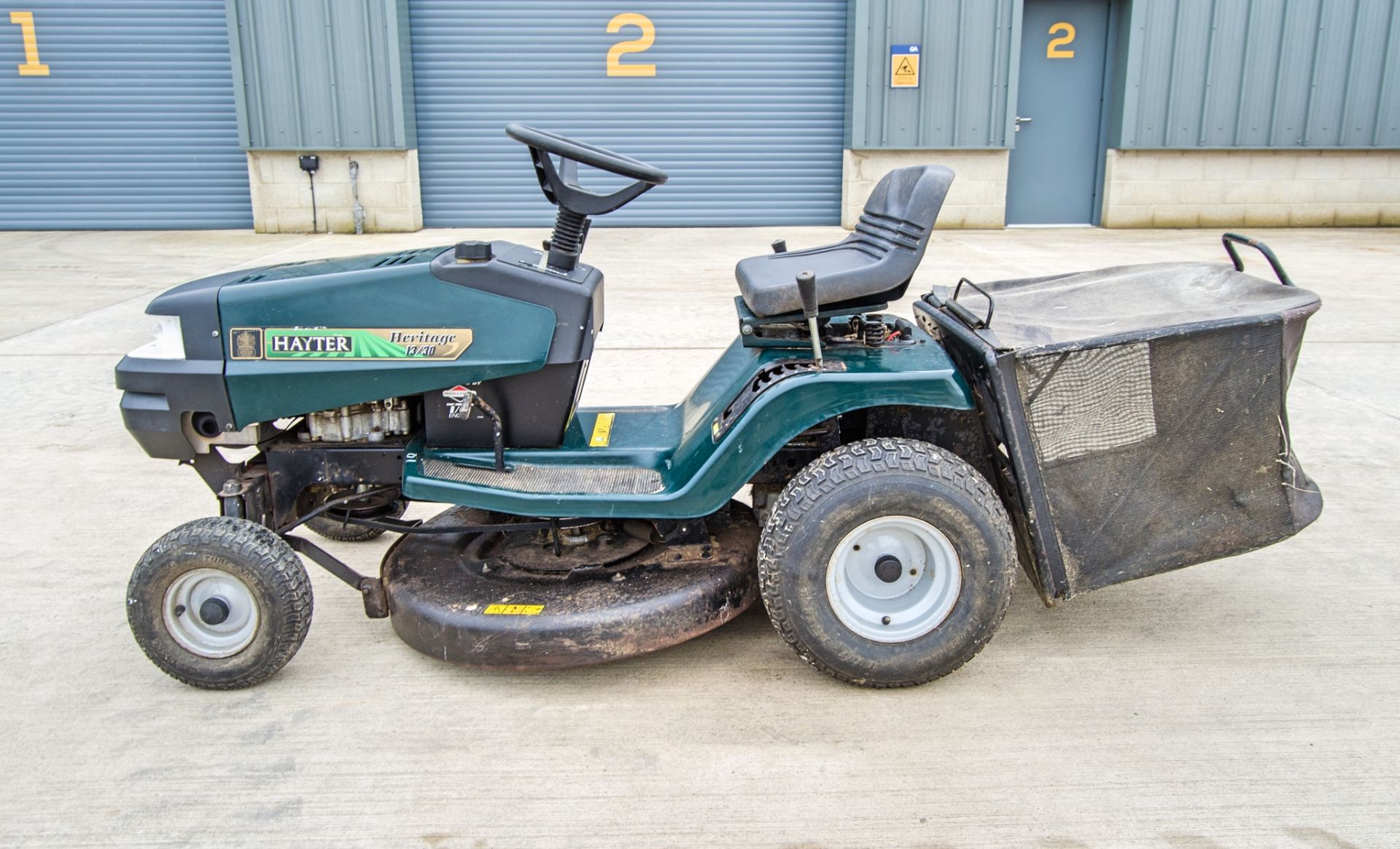 Hayter Heritage 13/30 petrol driven ride on lawn mower ** No VAT on hammer price but VAT will be - Bild 8 aus 10