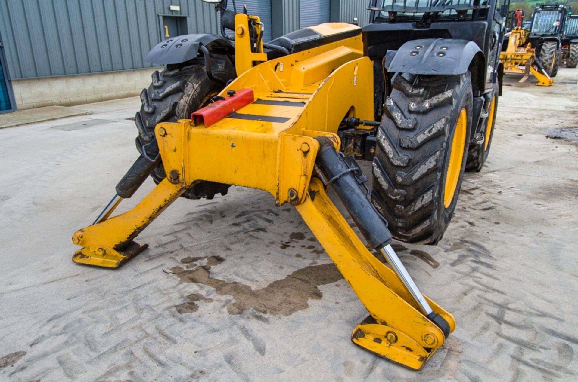 JCB 540-140 Hi-Viz T4 IV 14 metre telescopic handler Year: 2018 S/N: 2573533 Recorded Hours: 5089 - Image 11 of 26