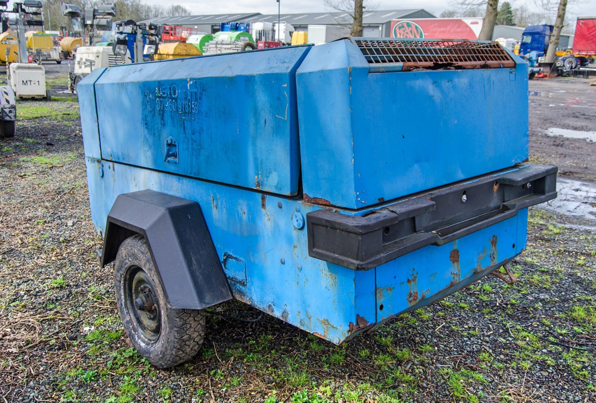 Ingersoll Rand 260 cfm diesel driven mobile air compressor Recorded Hours: 3380 ** No VAT on - Image 4 of 10