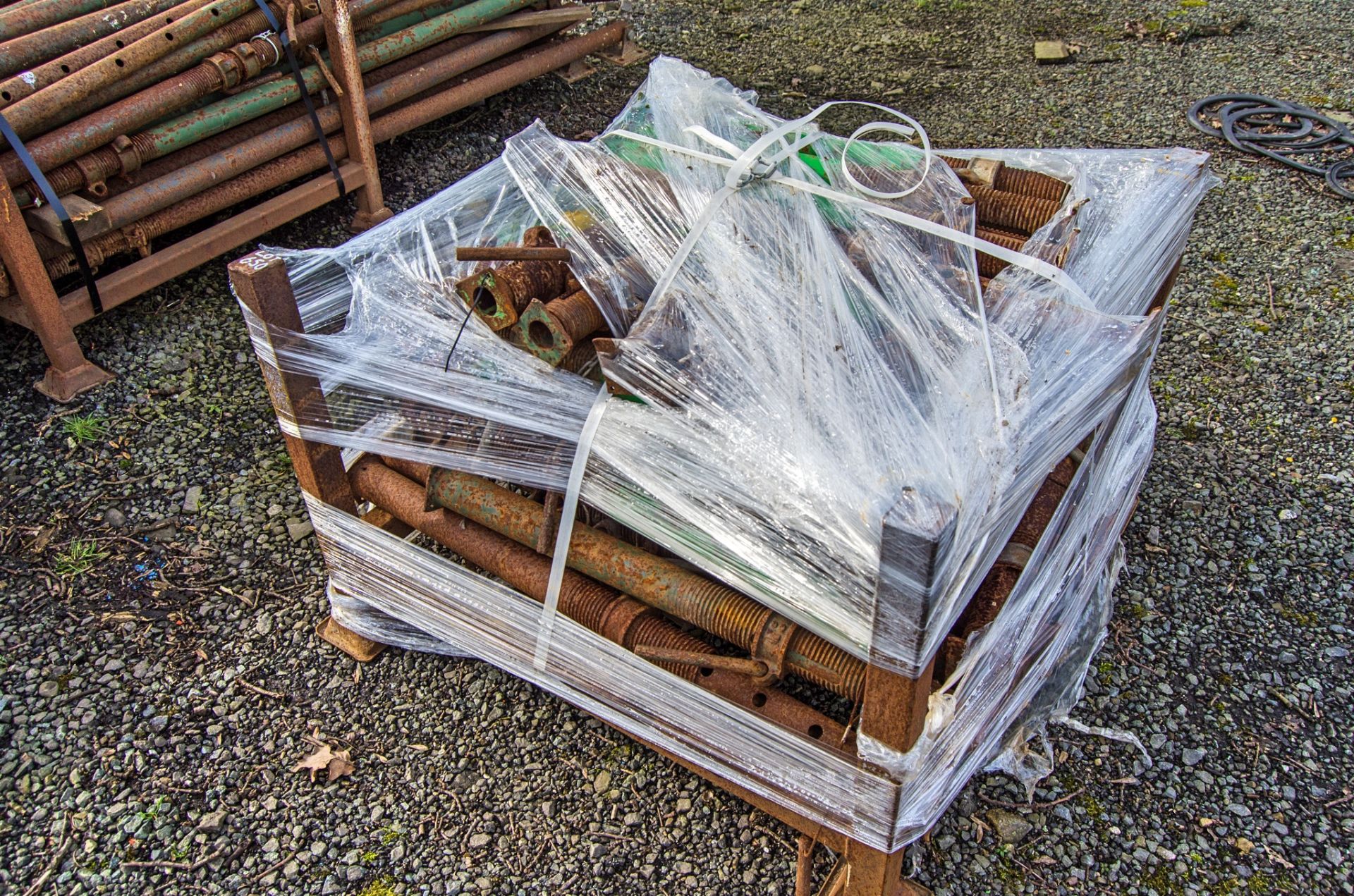 Stillage of adjustable steel props