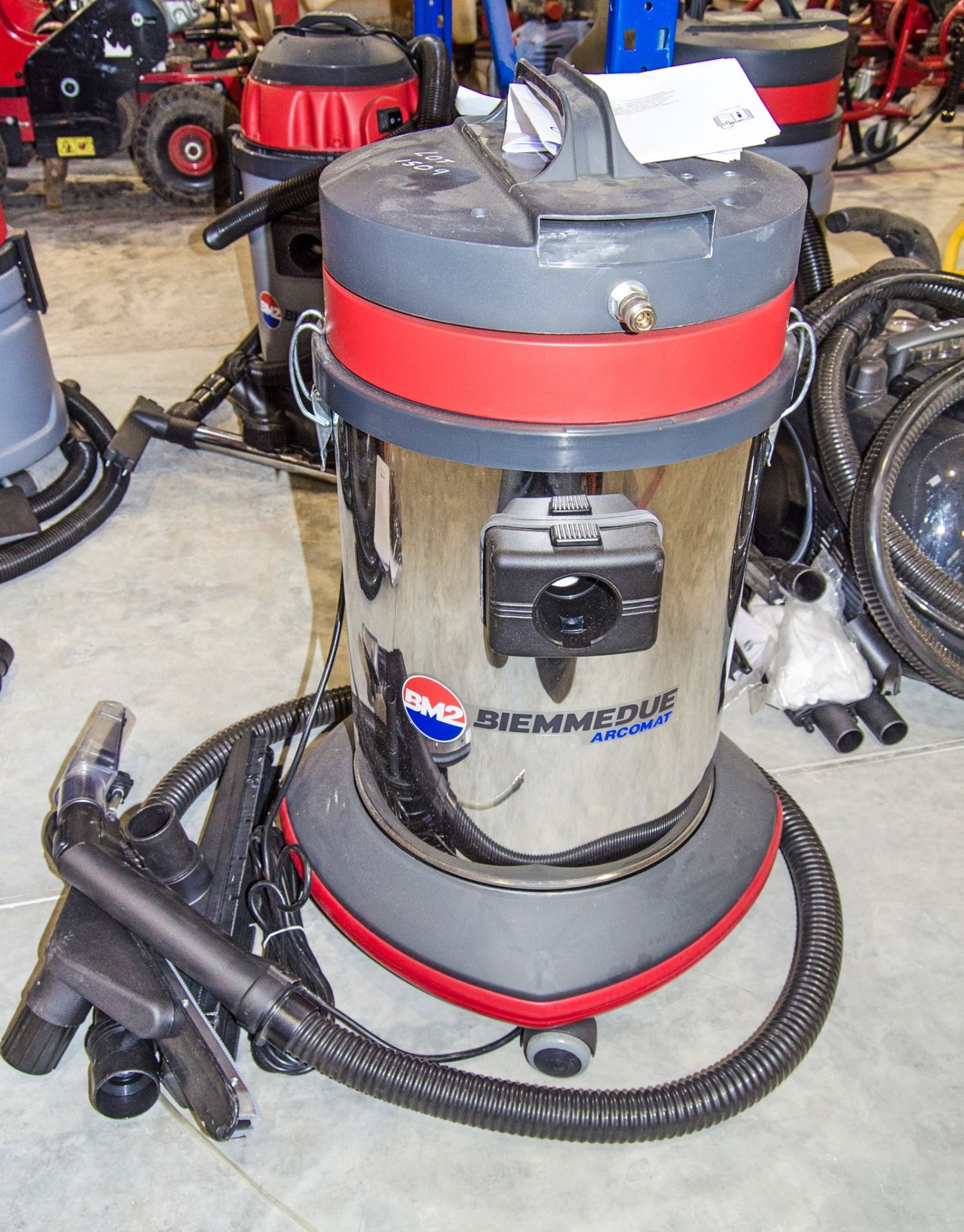 Biemmedue Arcomat 240v wet/dry vacuum cleaner ** New & unused **