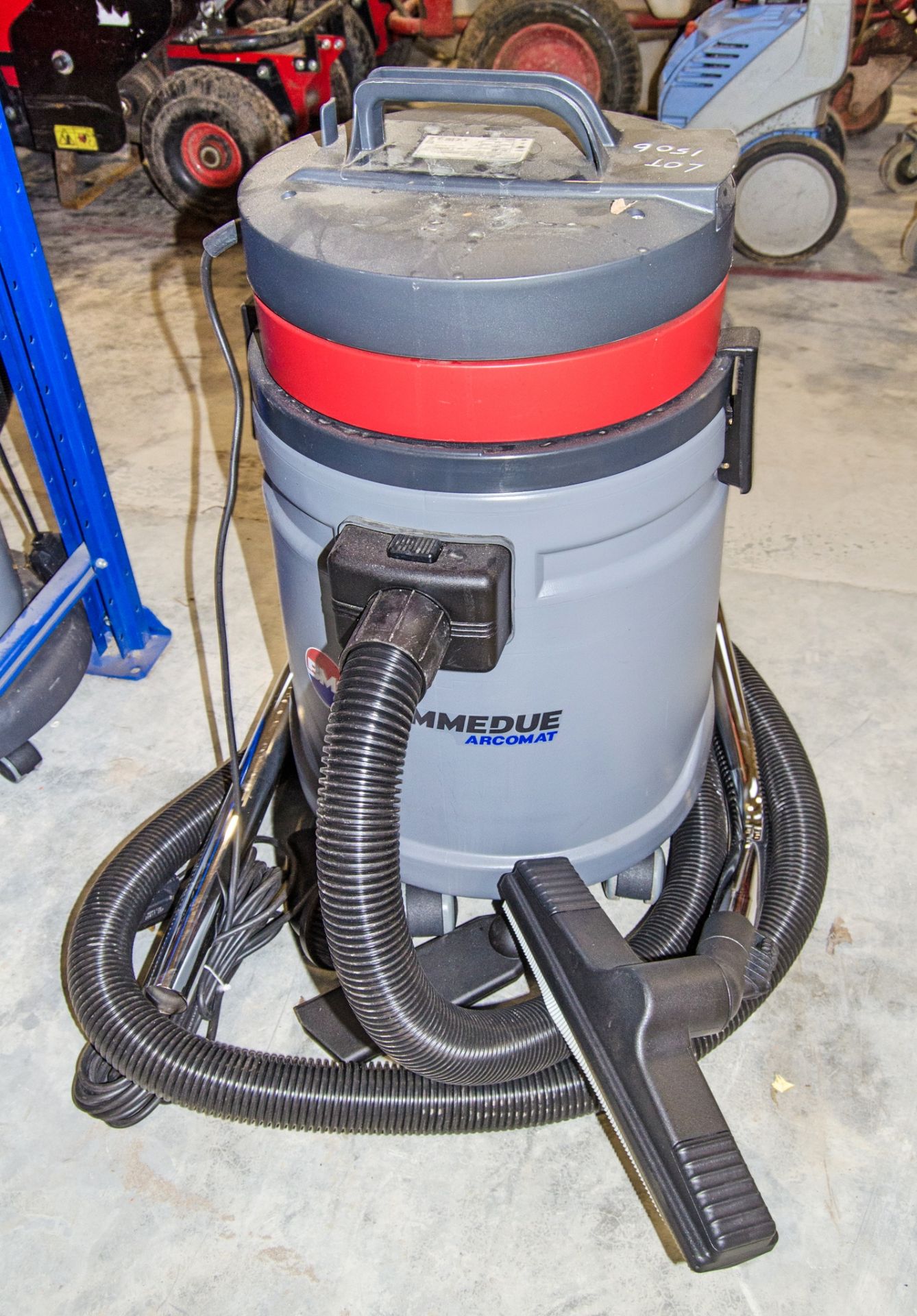 Biemmedue Arcomat 240v vacuum cleaner ** New & unused **