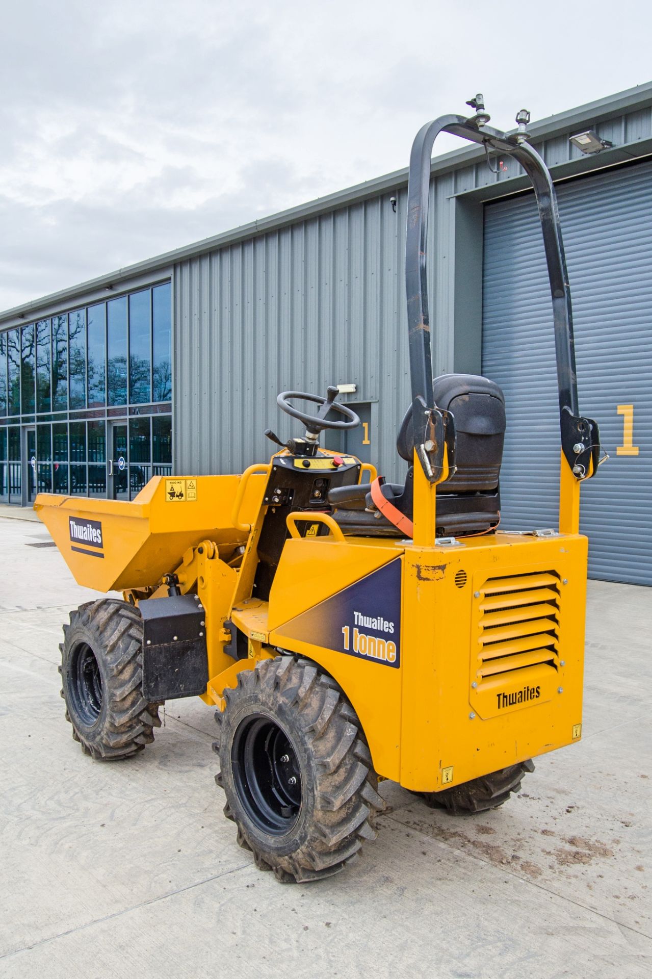 Thwaites 1 tonne hi-tip dumper Year: 2021 S/N: 2101F4144 Recorded Hours: 327 2104TWT905 - Image 4 of 23