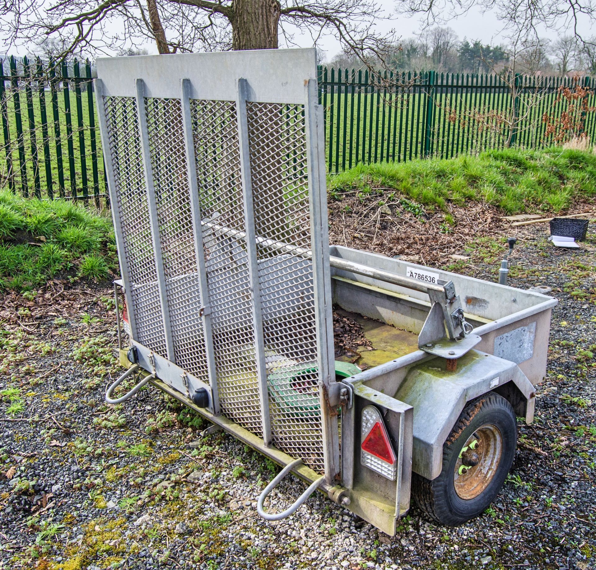 Hazlewood single axle traffic light trailer Bed size: 4ft 7 inch wide x 4ft long A786536 - Image 3 of 5