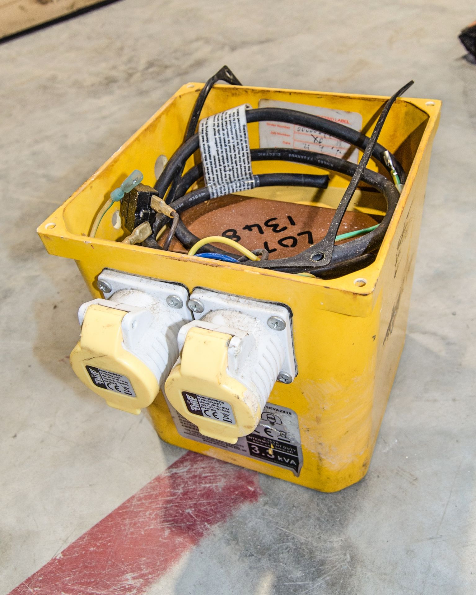 Elite 240v to 110v 3 kva transformer ** Lid missing and plug cut off **