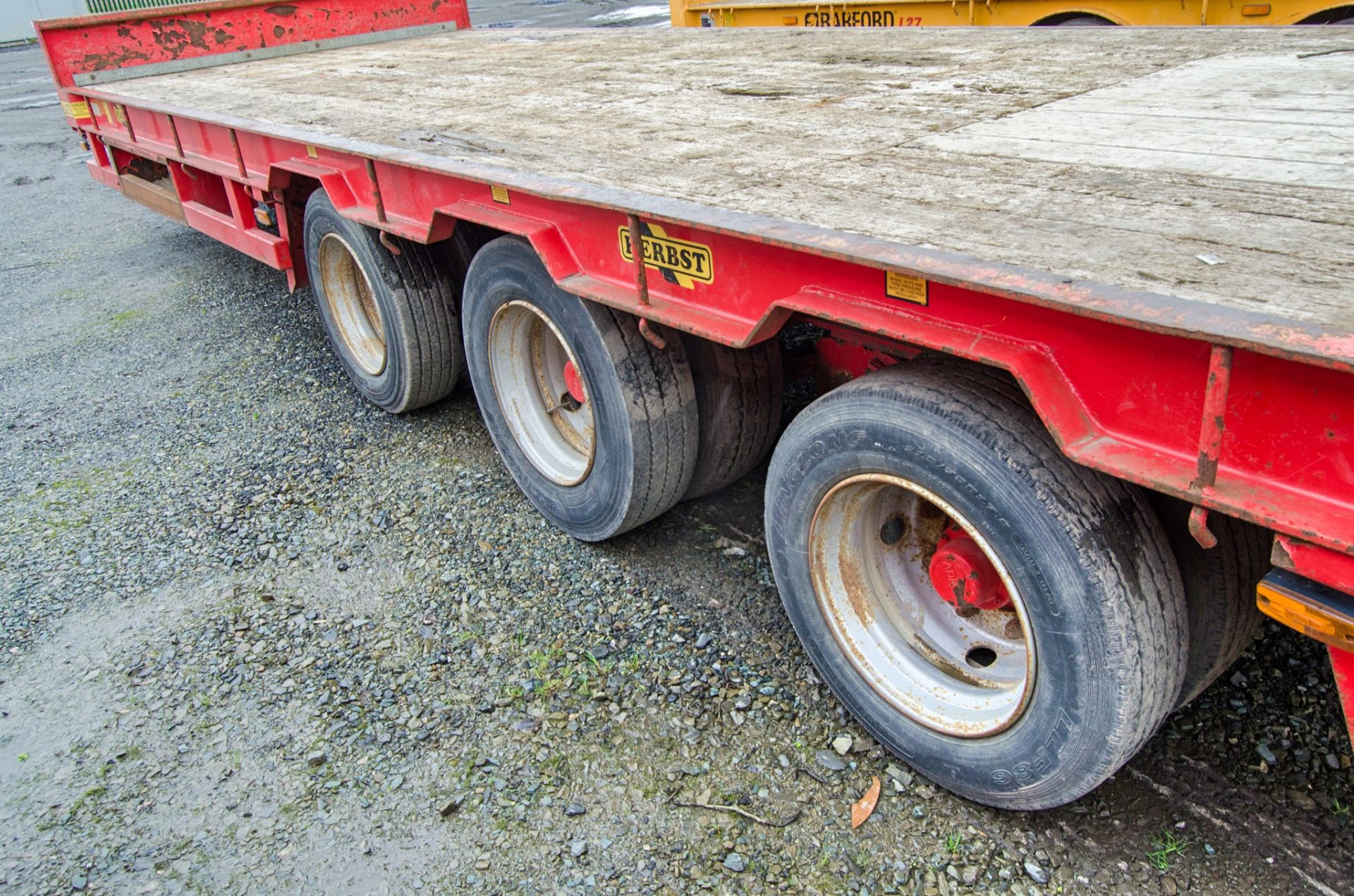 Herbst tri-axle low loader trailer Length from headboard to lifting ramps: 26ft Year: 2019 S/N: - Image 8 of 9