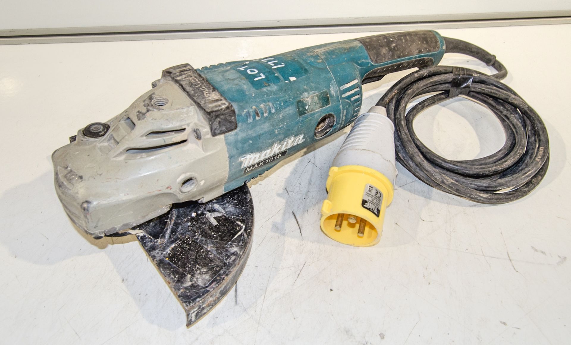 Makita GA9020 110v 230mm angle grinder MAK1018