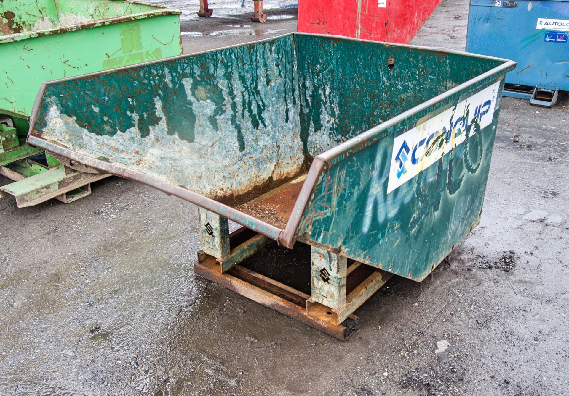 Conquip steel tipping skip A1205068