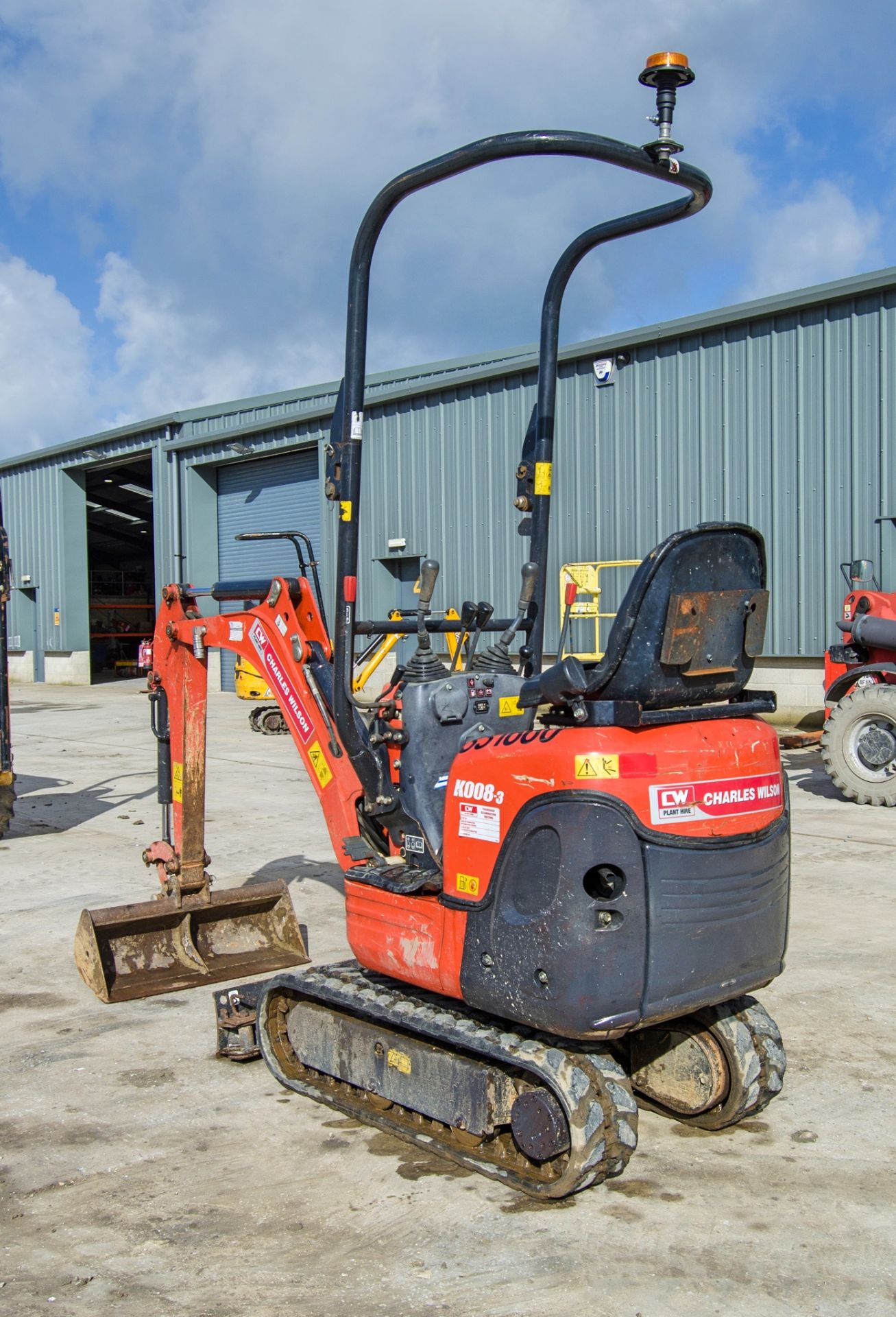 Kubota K008-3 0.8 tonne rubber tracked micro excavator Year:2018 S/N: 31312 Recorded Hours: 916 - Image 4 of 27