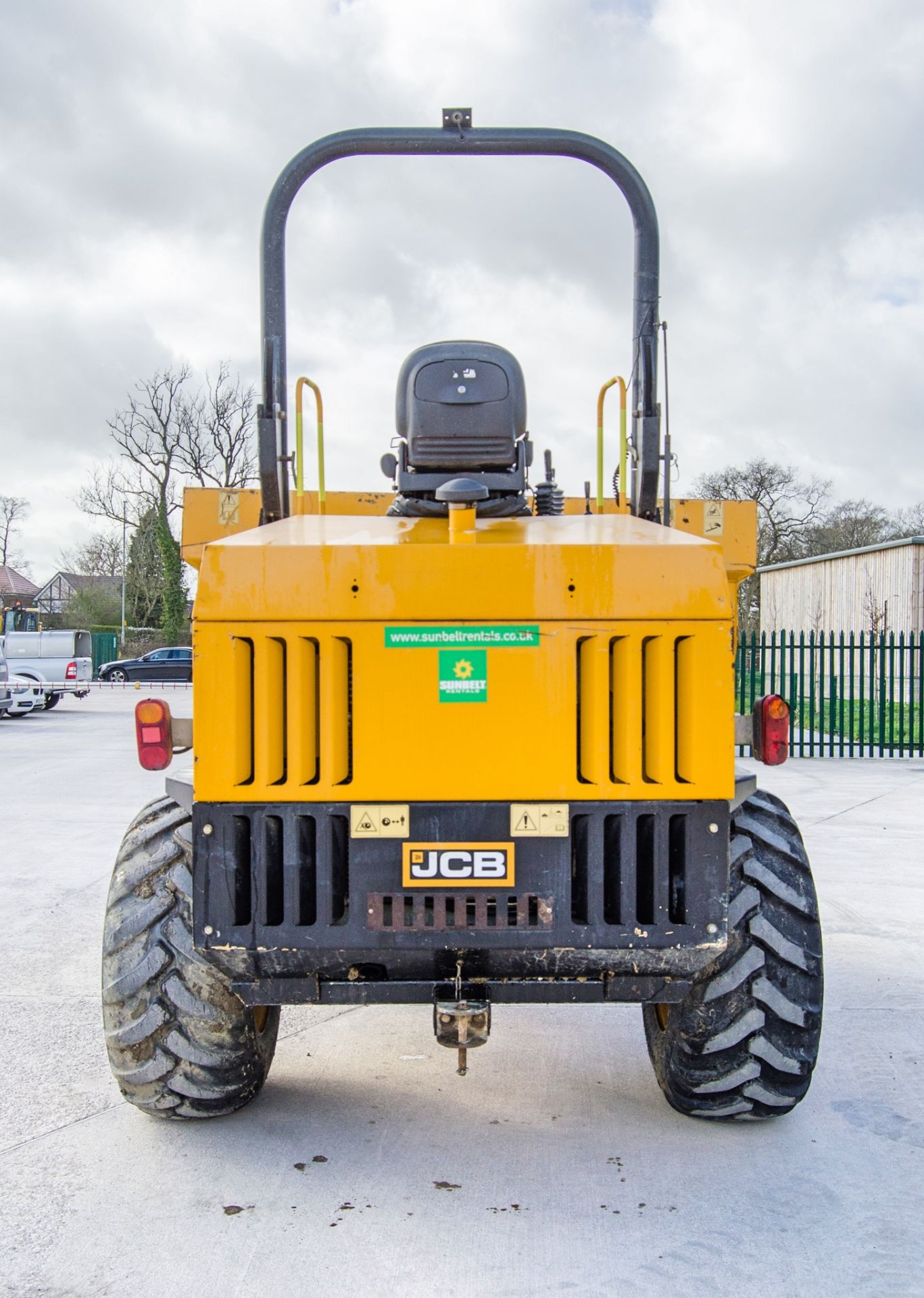 JCB 9 tonne straight skip dumper Year: 2017 S/N: EHHRM3137 Recorded Hours: 1672 A779351 - Image 6 of 22