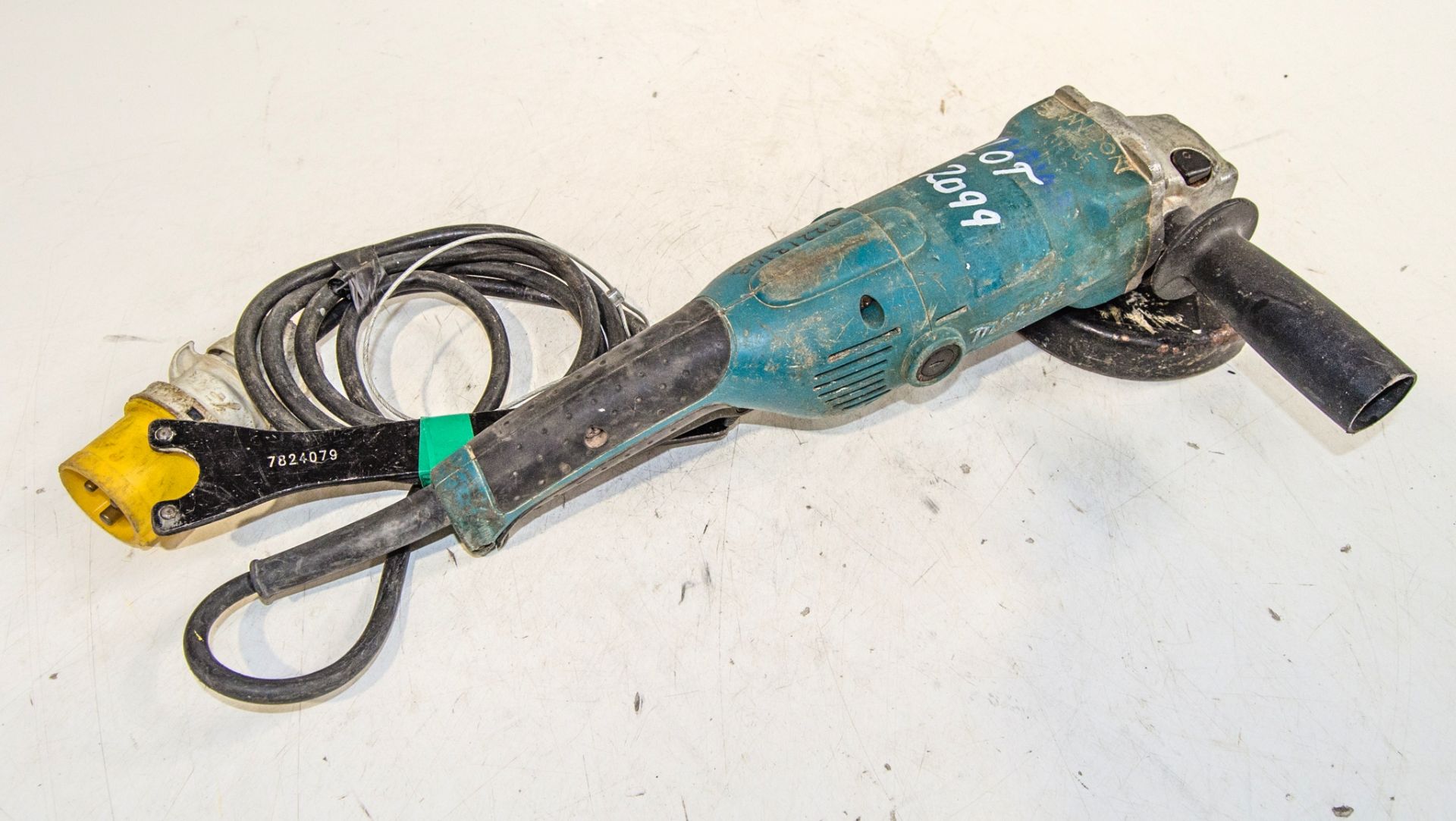 Makita GA5021 110v 125mm angle grinder 02213143 - Image 2 of 2