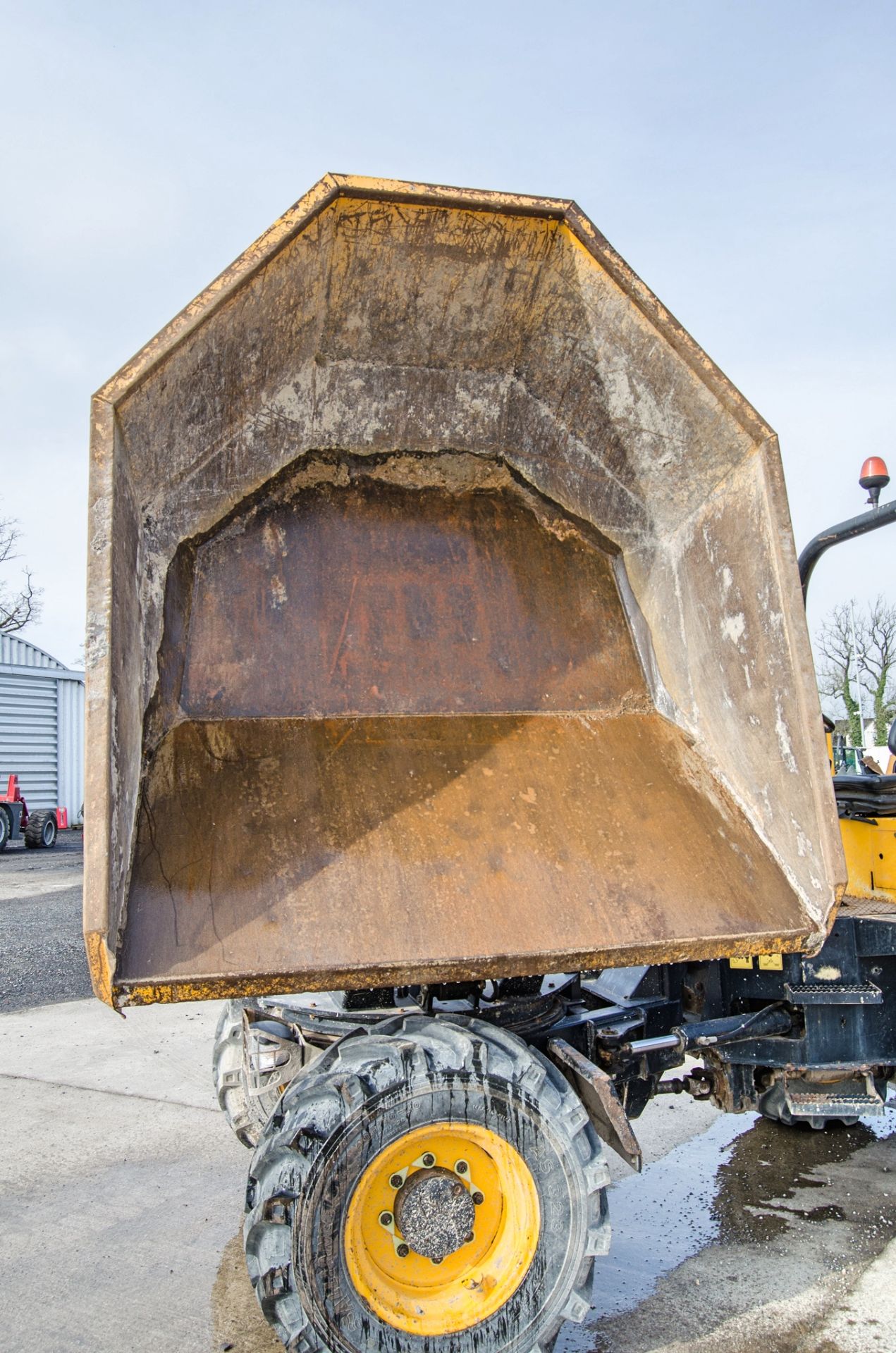 JCB 6 tonne swivel skip dumper Year: 2015 S/N: EFFRL8757 Recorded Hours: 2212 c/w V5C certificate - Bild 10 aus 23